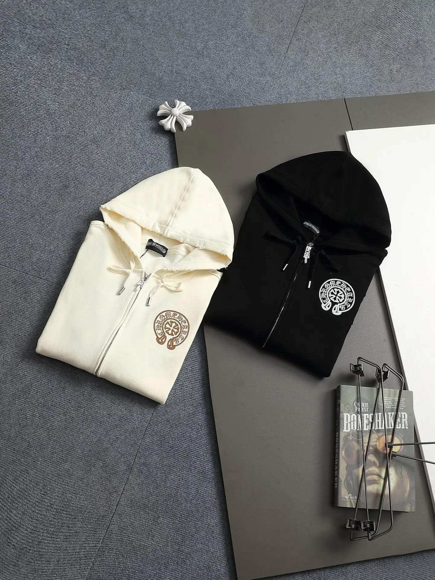 Logo Embroidery Distressed Zip-Up Hoodie D24521992 — view 15