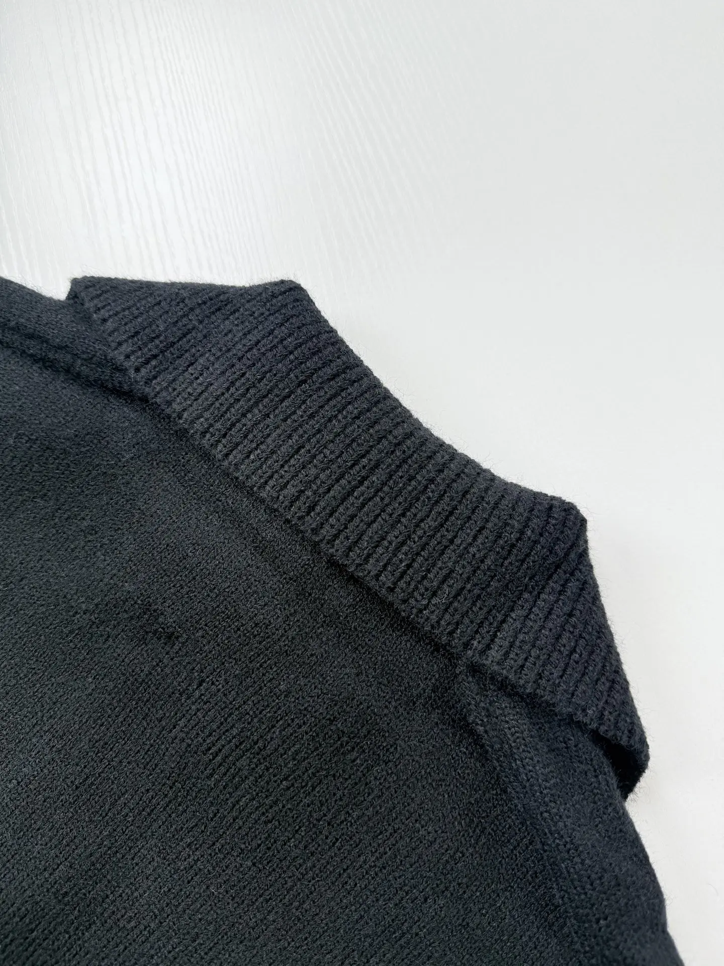 Logo-Embroidered Collared Knit Cardigan D25022617 — view 10
