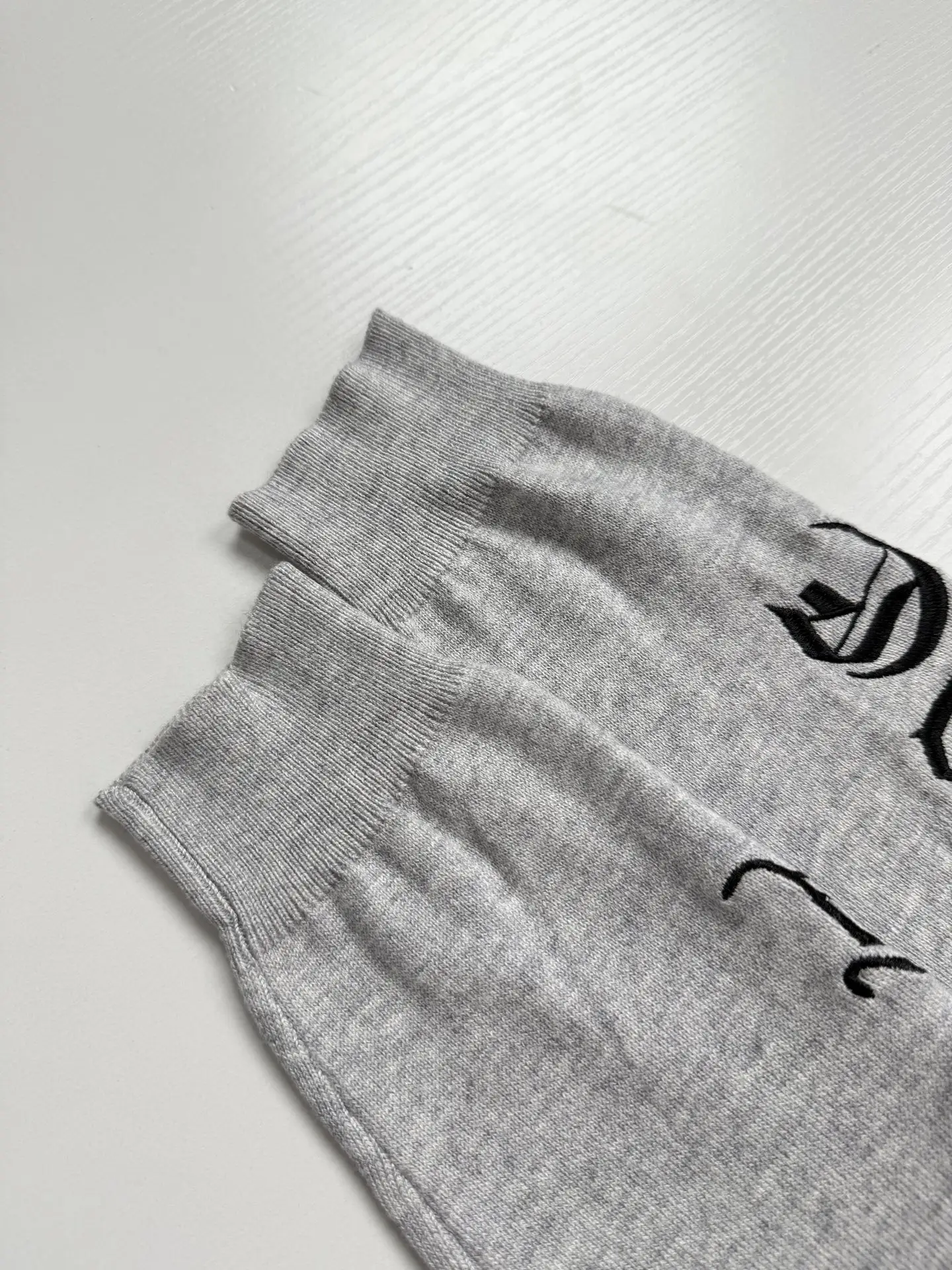 Gothic Script Embroidered Crew-Neck Sweater D25522621 — view 8