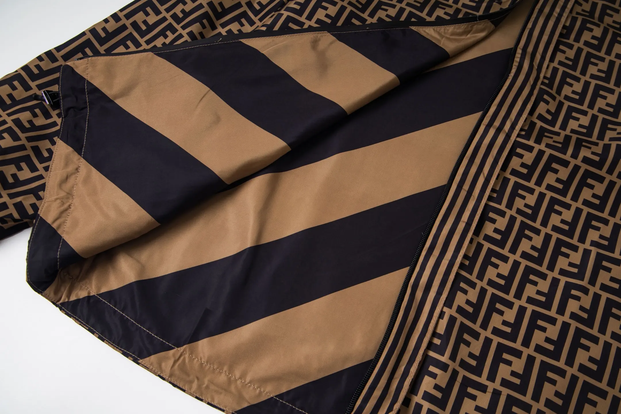 Reversible Logo-Jacquard and Striped Hooded Jacket D25522200 — view 4