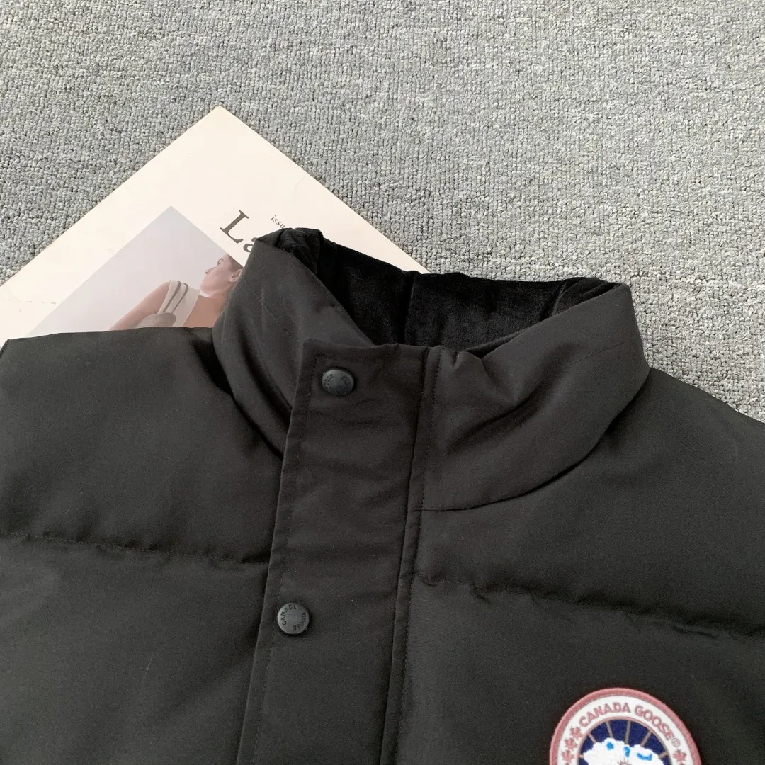 Canada Goose Freestyle Down-Filled Gilet D26023526 — view 3