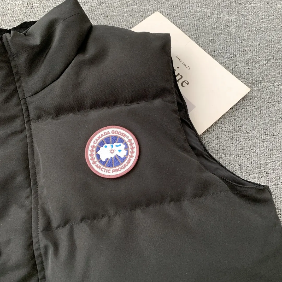 Canada Goose Freestyle Down-Filled Gilet D26023526 — view 4