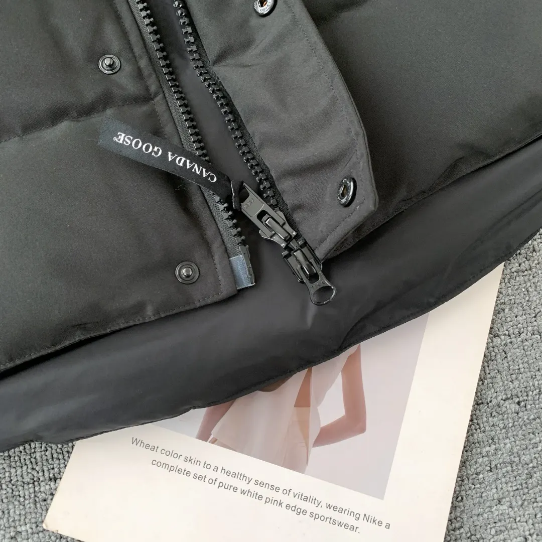 Canada Goose Freestyle Down-Filled Gilet D26023526 — view 6