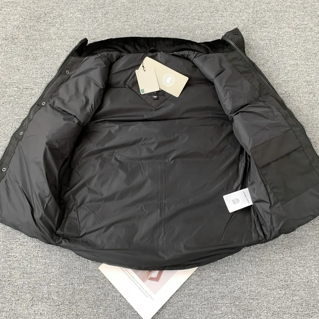 Canada Goose Freestyle Down-Filled Gilet D26023526 — view 7