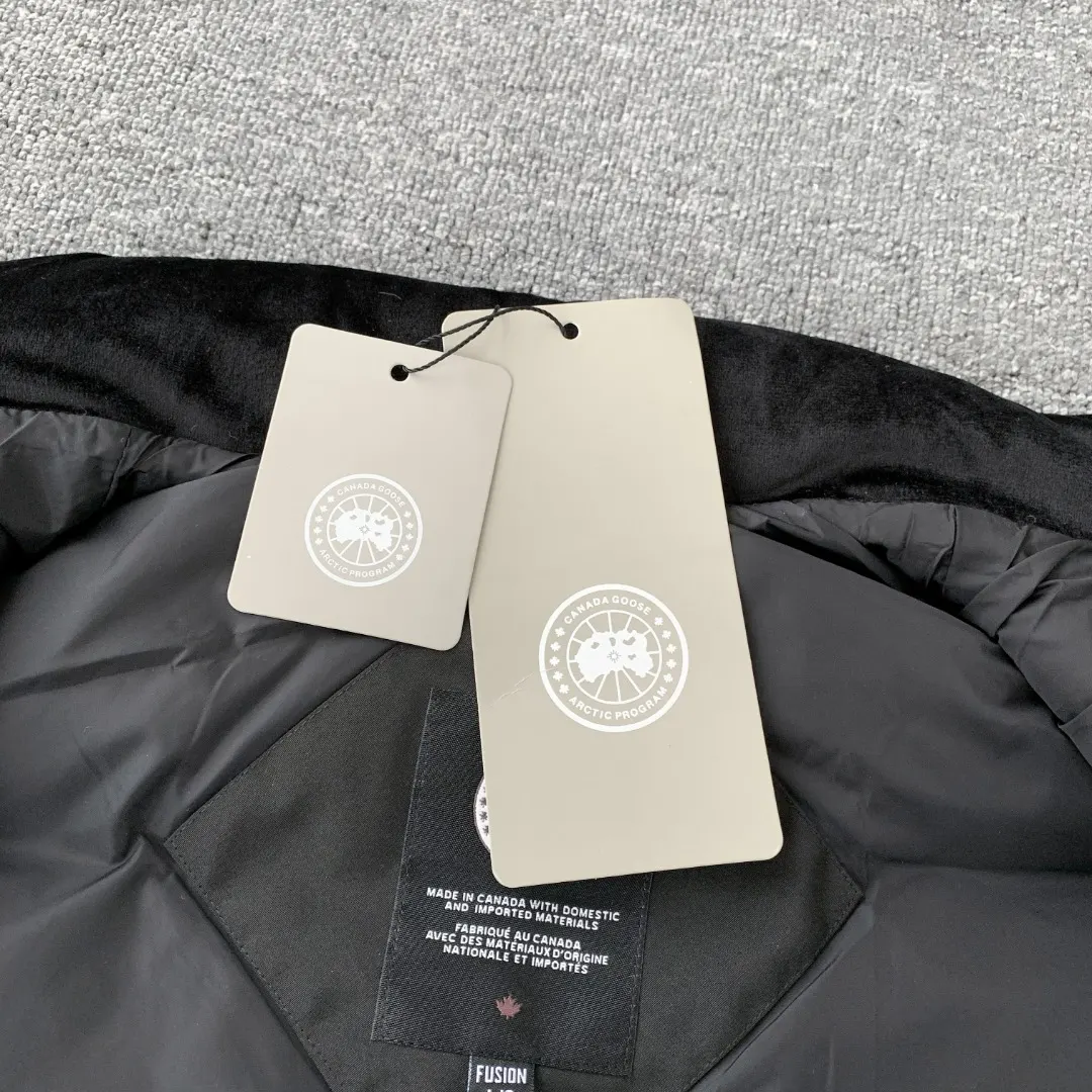 Canada Goose Freestyle Down-Filled Gilet D26023526 — view 10