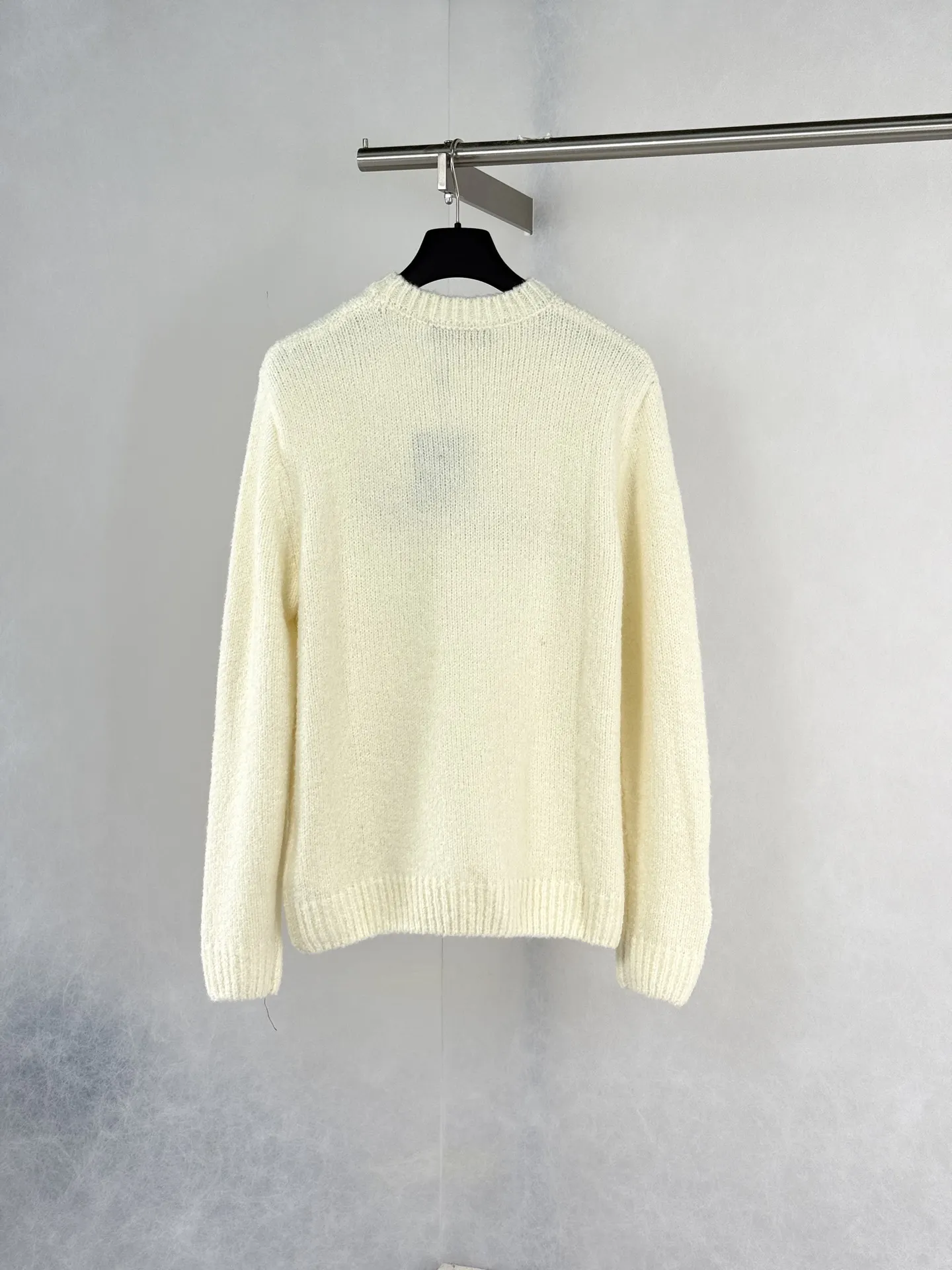 Script Logo Embroidered Bouclé Knit Sweater D26019926 — view 2
