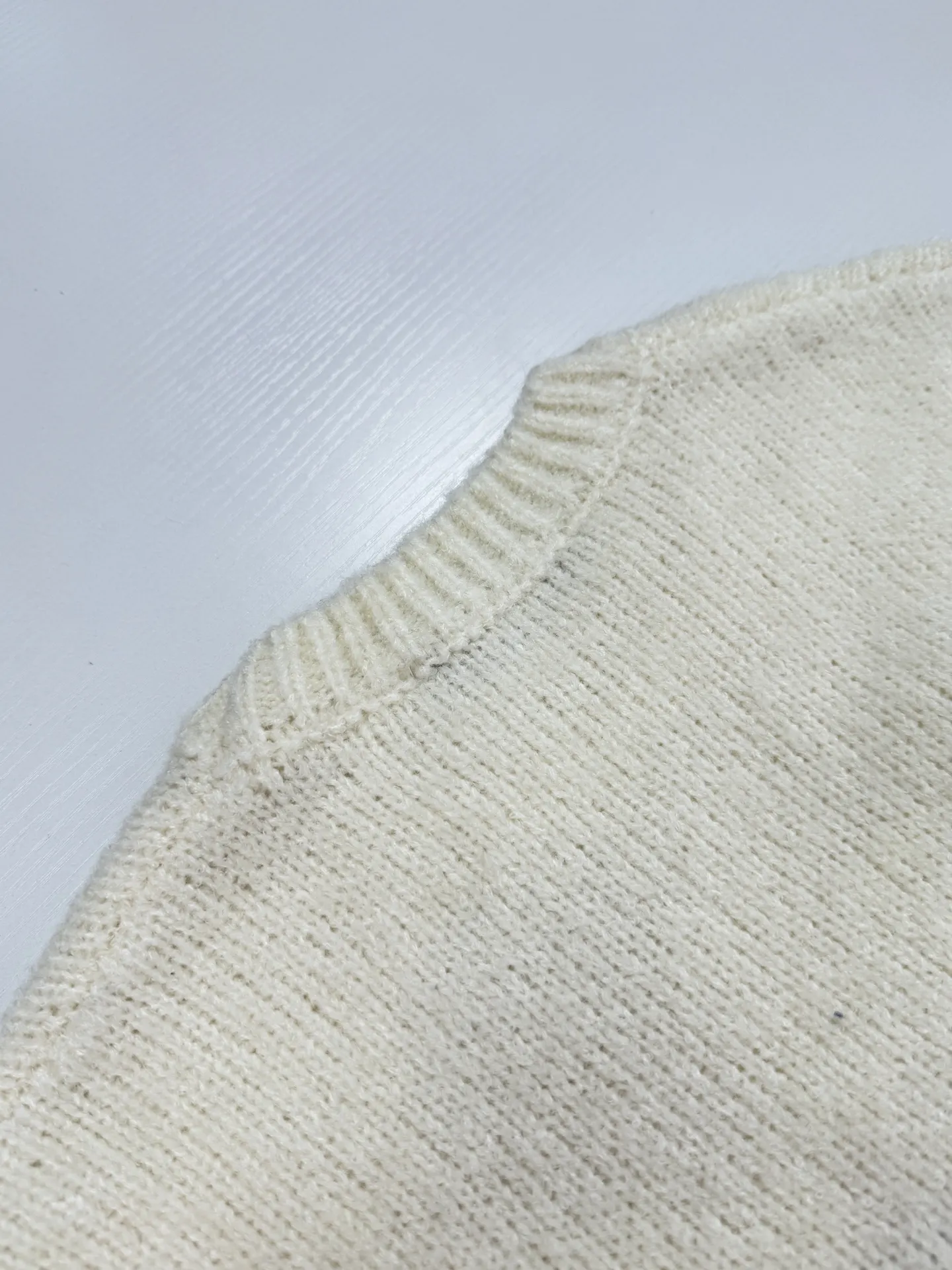 Script Logo Embroidered Bouclé Knit Sweater D26019926 — view 8