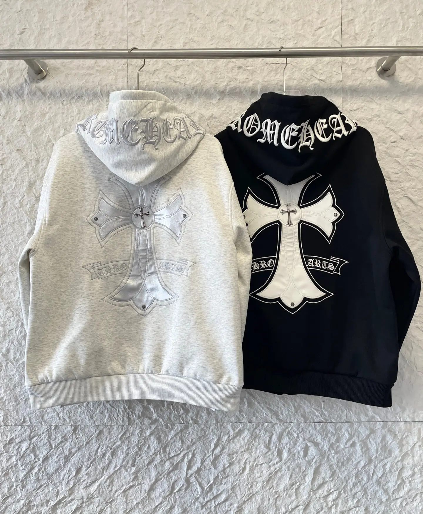 Embroidered Horseshoe Zip-Up Hoodie D26020230 — view 2
