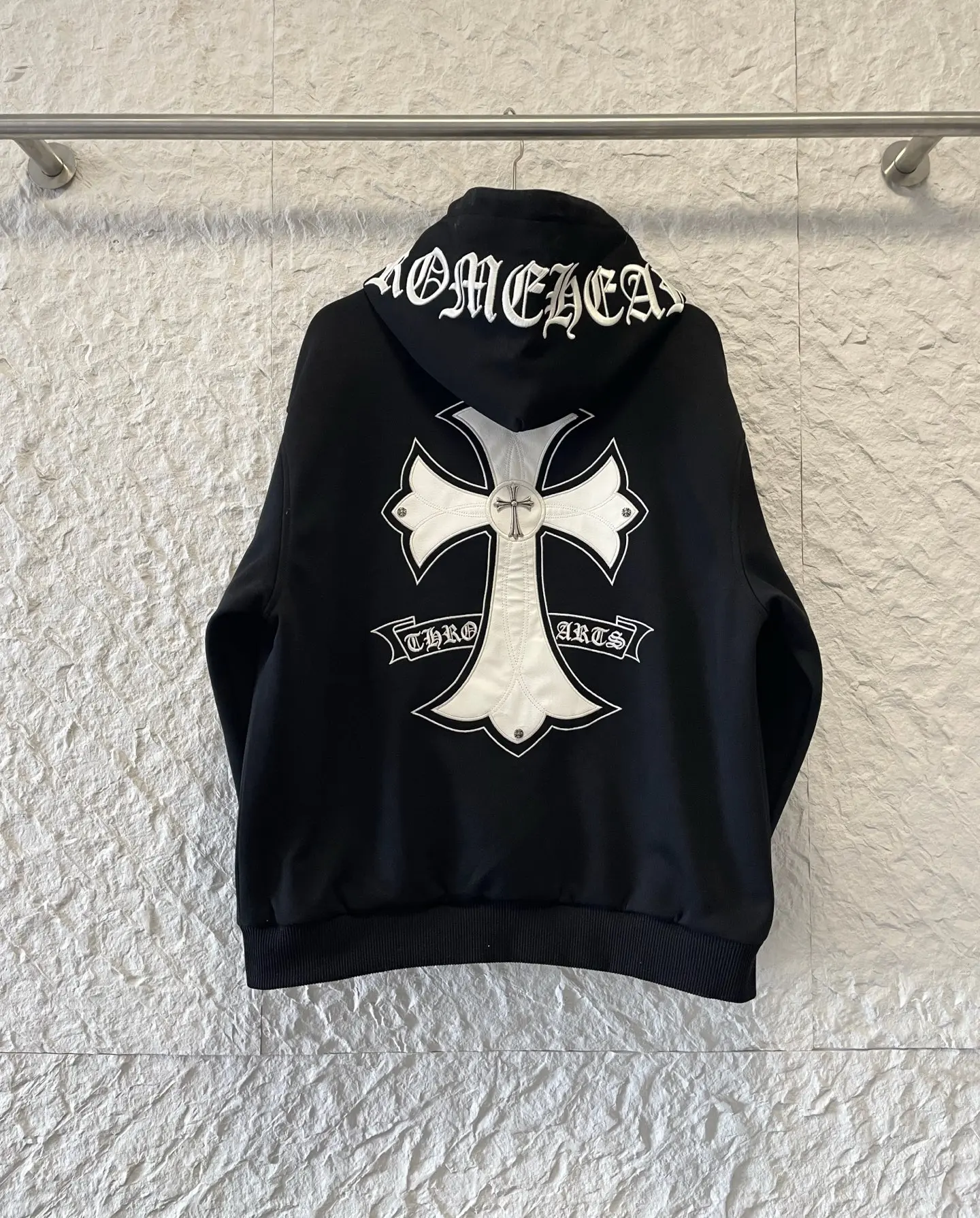 Embroidered Horseshoe Zip-Up Hoodie D26020230 — view 8