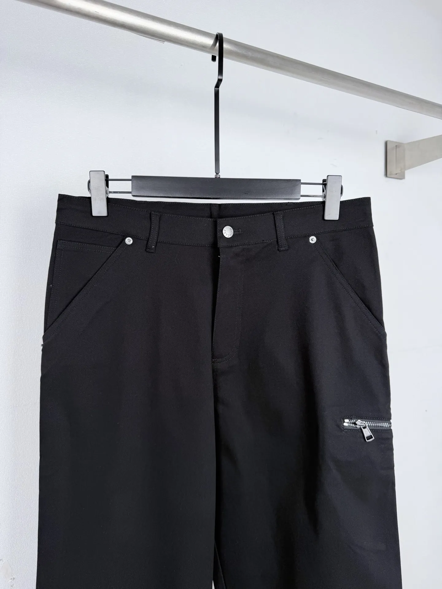 Straight-Leg Logo Patch Trousers D26019992 — view 2