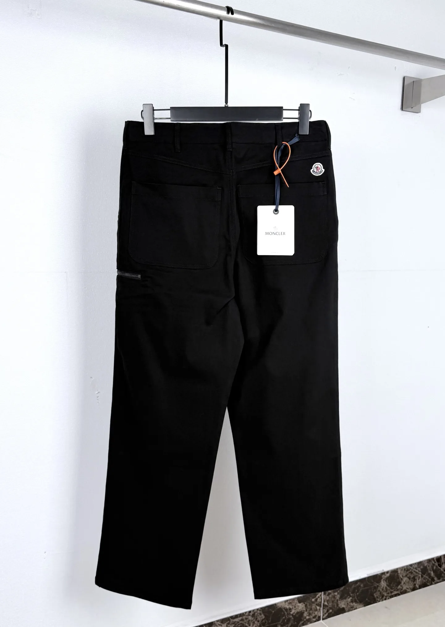 Straight-Leg Logo Patch Trousers D26019992 — view 3