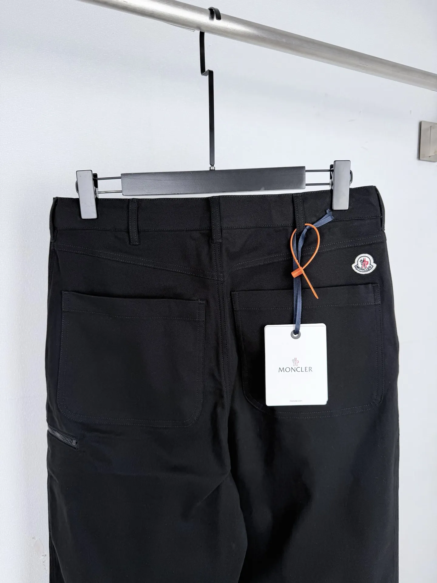 Straight-Leg Logo Patch Trousers D26019992 — view 4