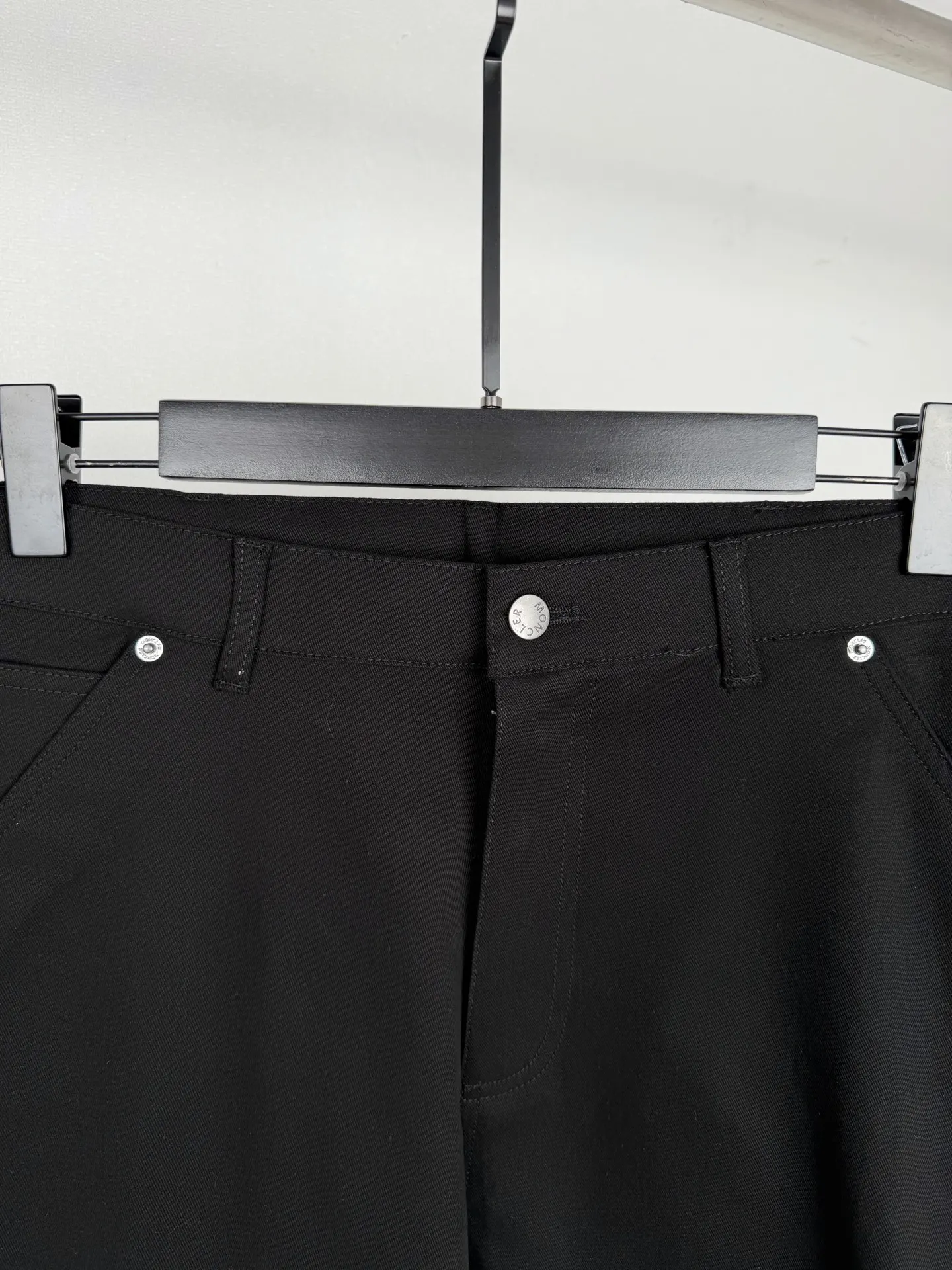 Straight-Leg Logo Patch Trousers D26019992 — view 5