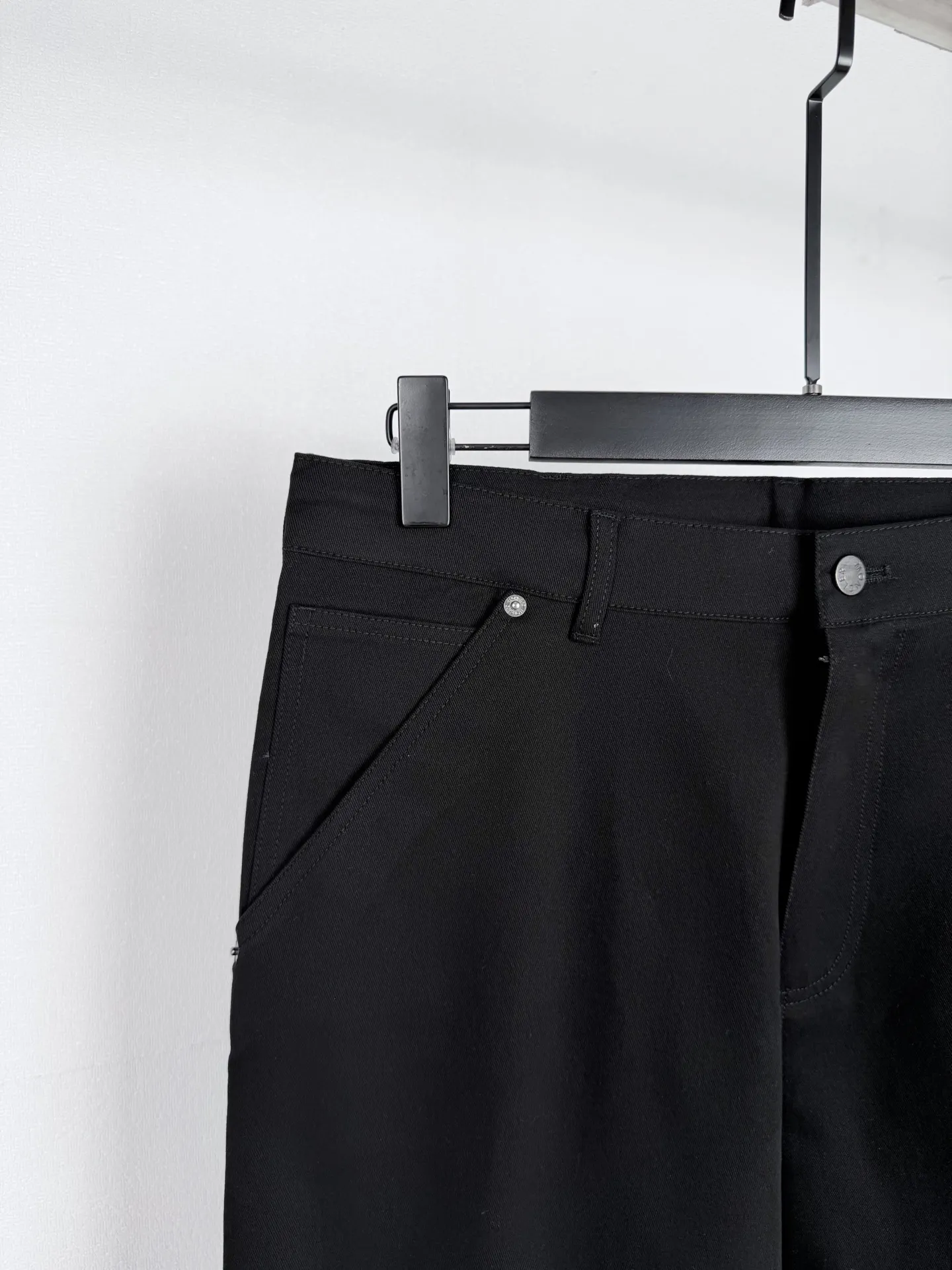Straight-Leg Logo Patch Trousers D26019992 — view 6