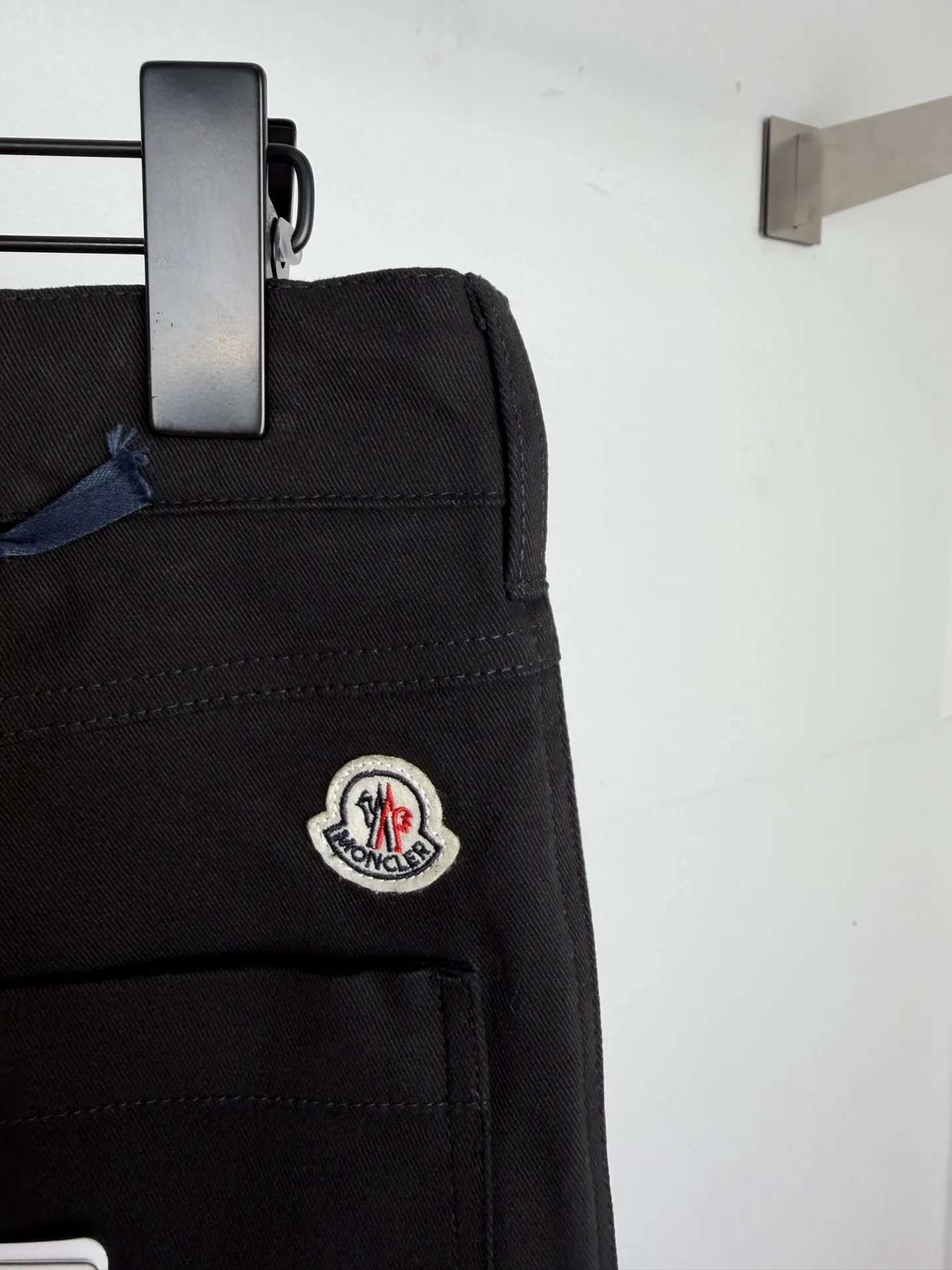 Straight-Leg Logo Patch Trousers D26019992 — view 10