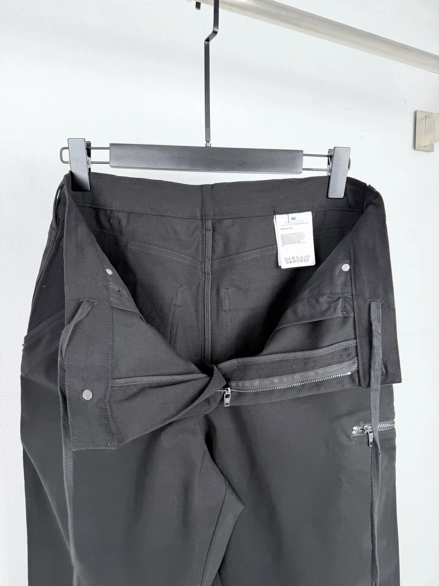 Straight-Leg Logo Patch Trousers D26019992 — view 11