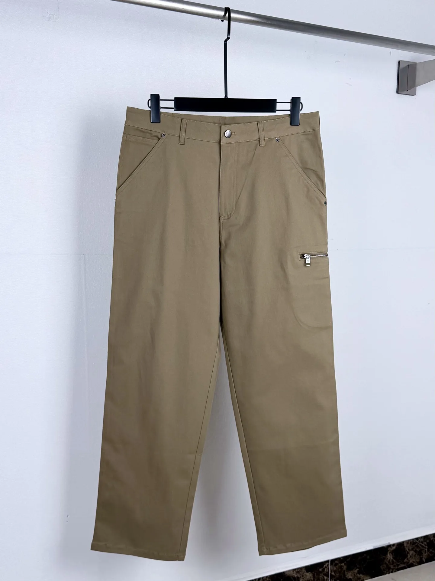 Moncler Logo-Patch Straight-Leg Trousers D26019993