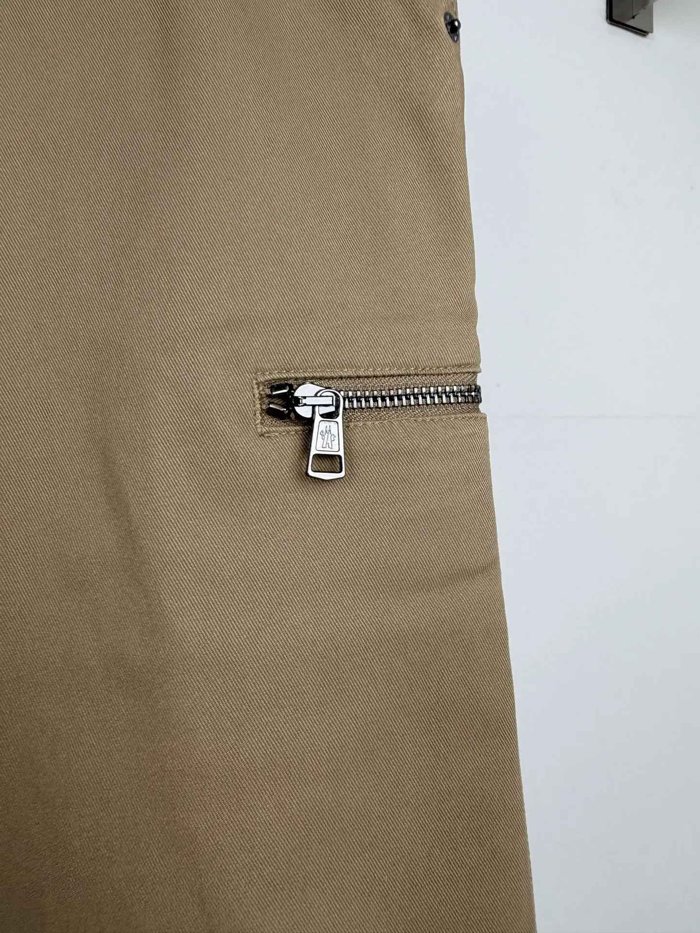 Moncler Logo-Patch Straight-Leg Trousers D26019993 — view 7