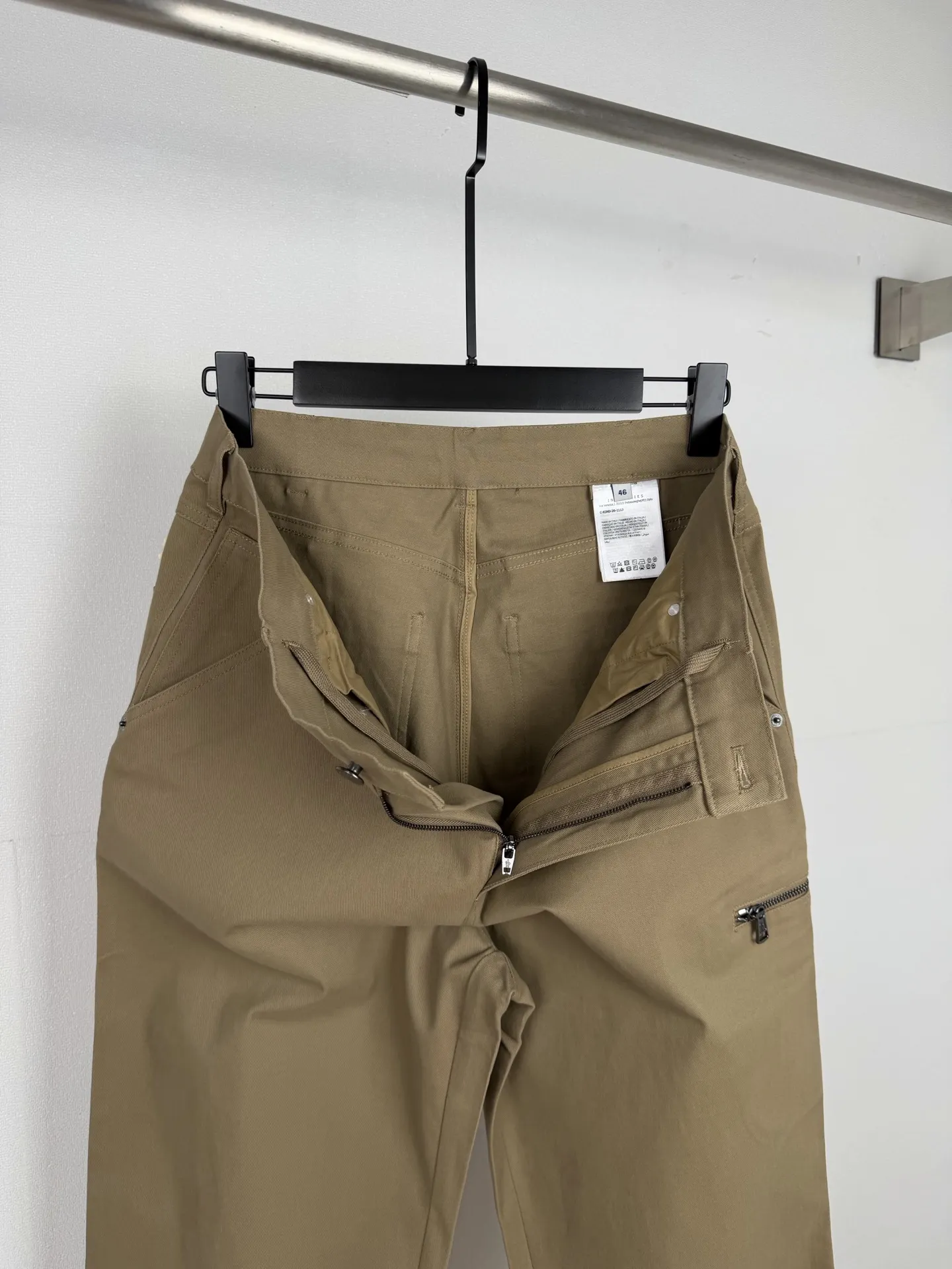 Moncler Logo-Patch Straight-Leg Trousers D26019993 — view 11