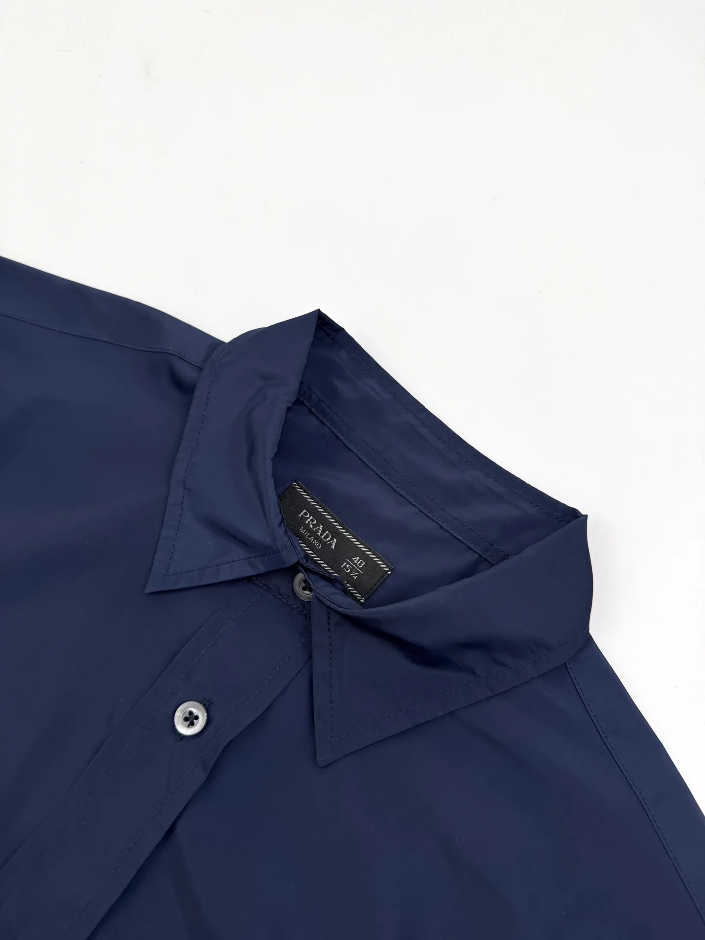 Logo-Label Re-Nylon Long-Sleeved Shirt D26023465 — view 3