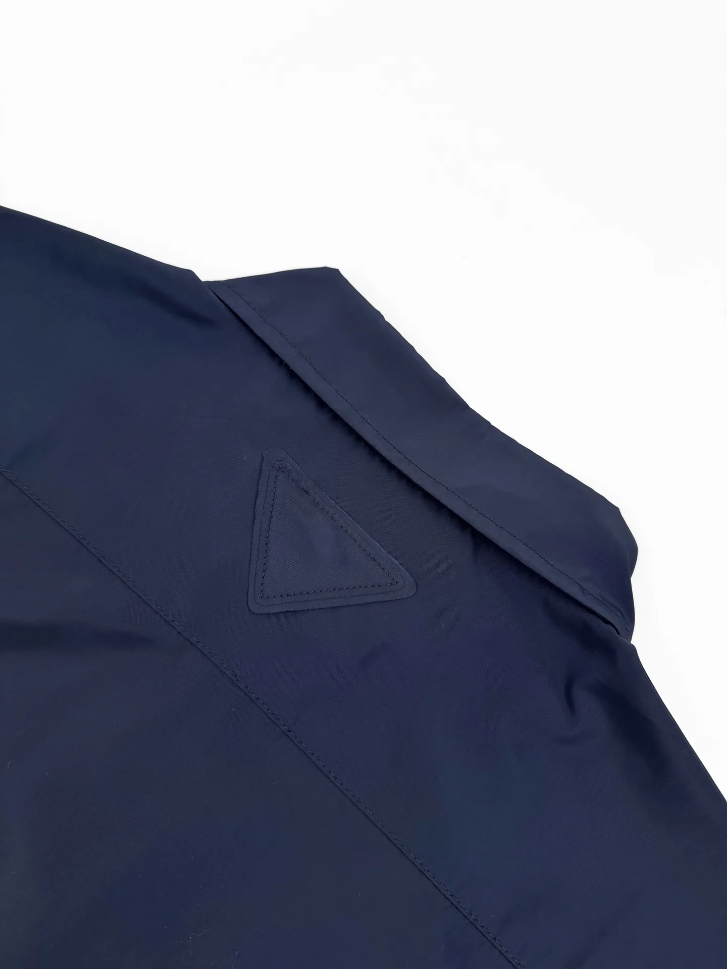 Logo-Label Re-Nylon Long-Sleeved Shirt D26023465 — view 4