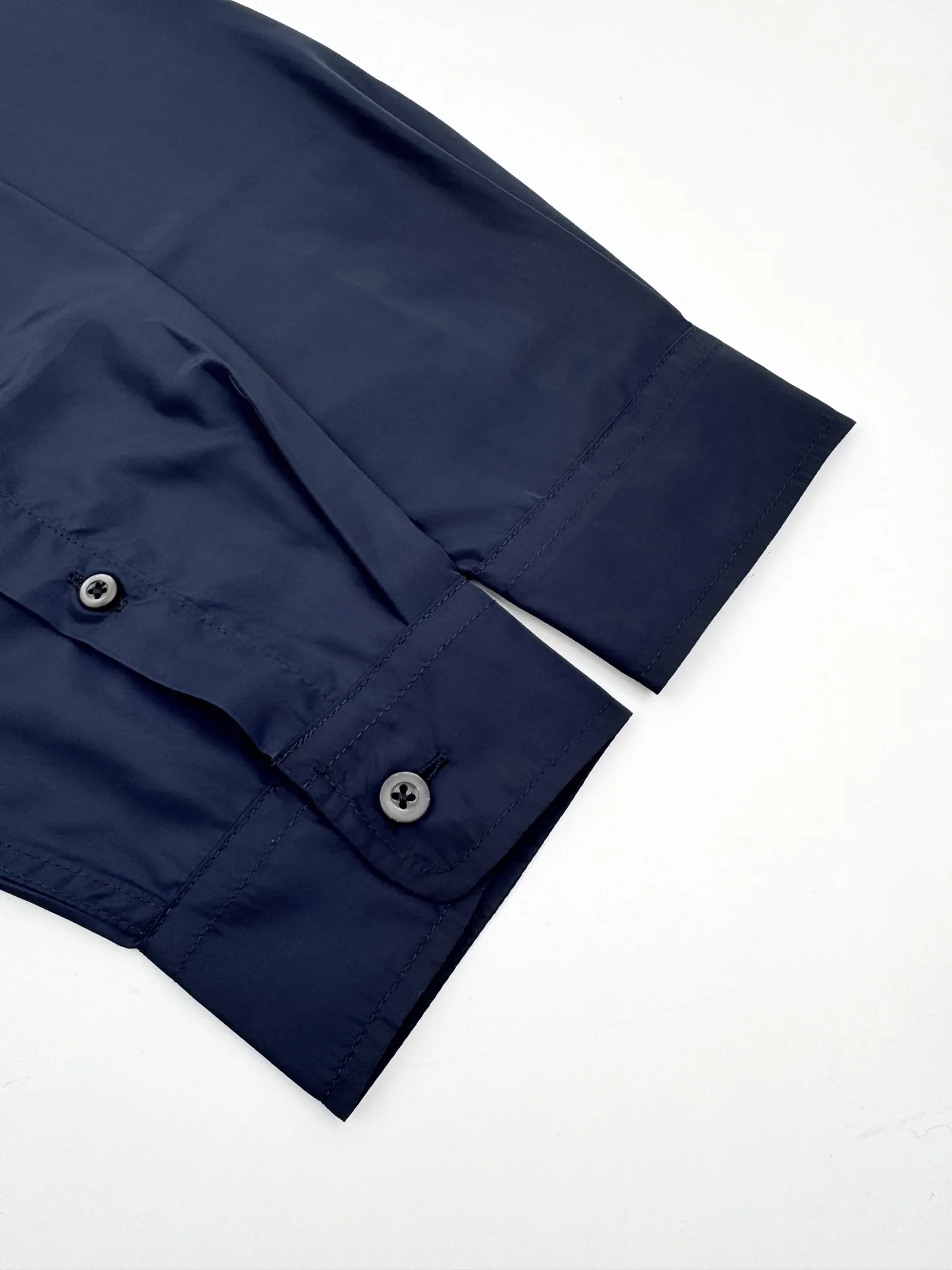 Logo-Label Re-Nylon Long-Sleeved Shirt D26023465 — view 7