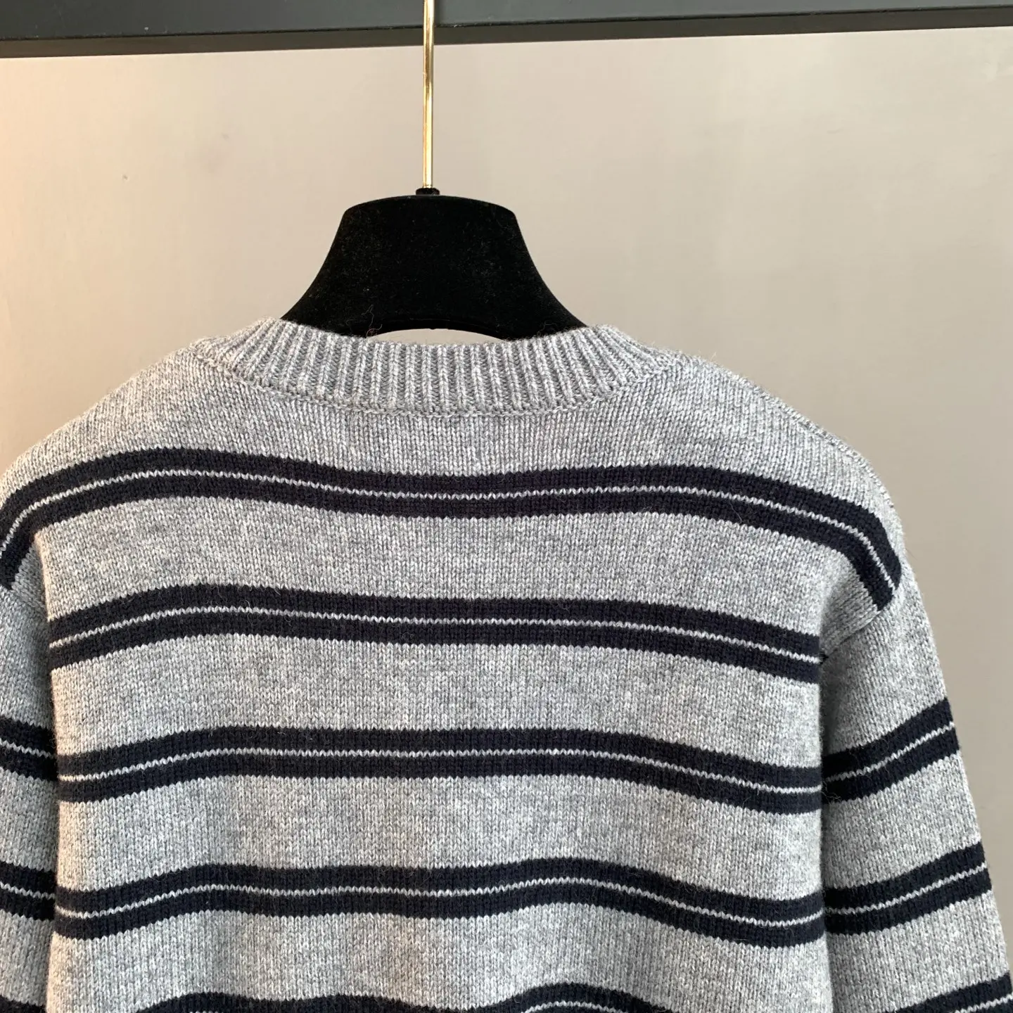 Striped Wool-Blend Logo Cardigan D26022888 — view 4
