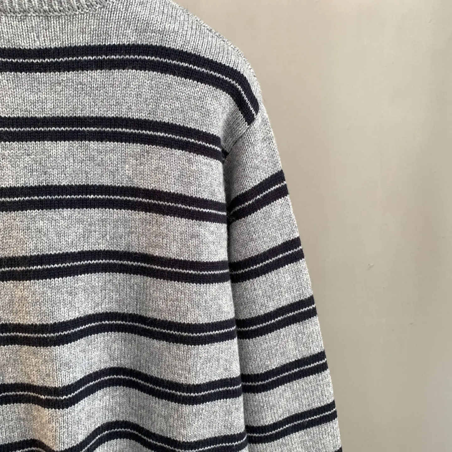 Striped Wool-Blend Logo Cardigan D26022888 — view 7
