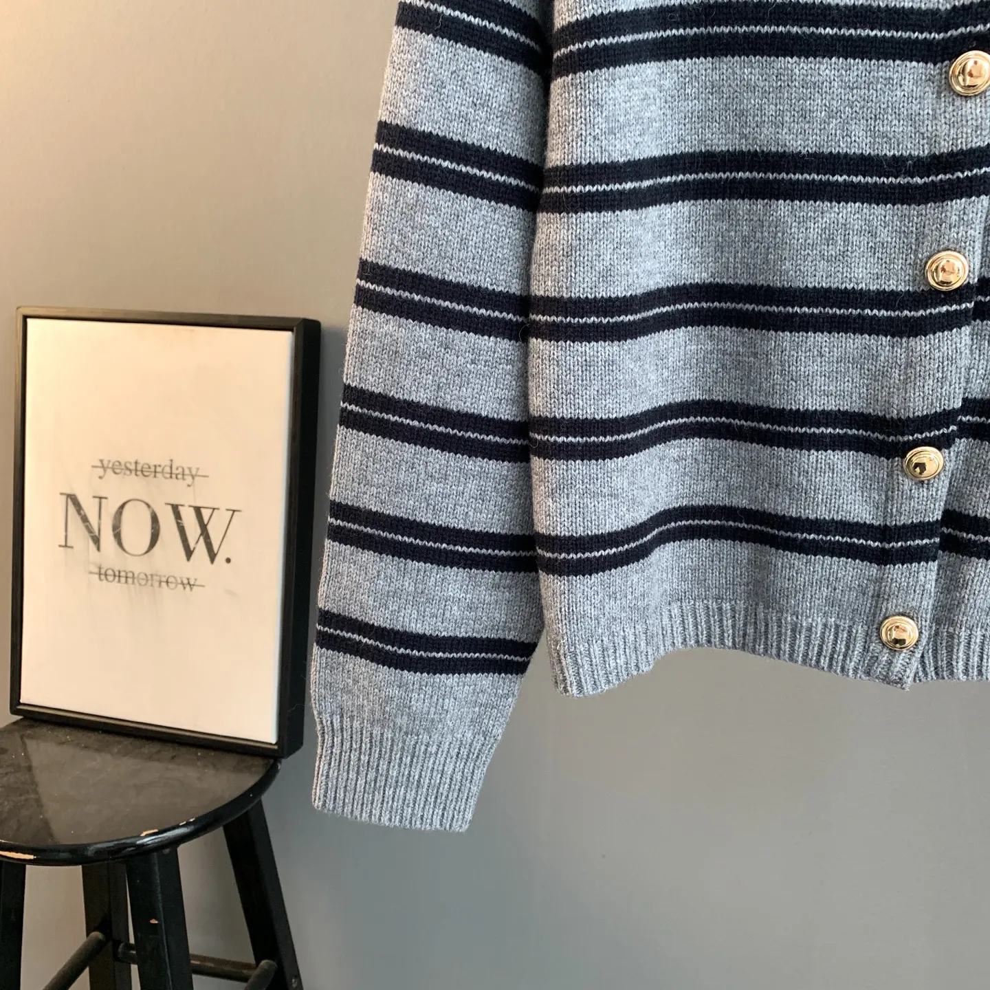 Striped Wool-Blend Logo Cardigan D26022888 — view 9