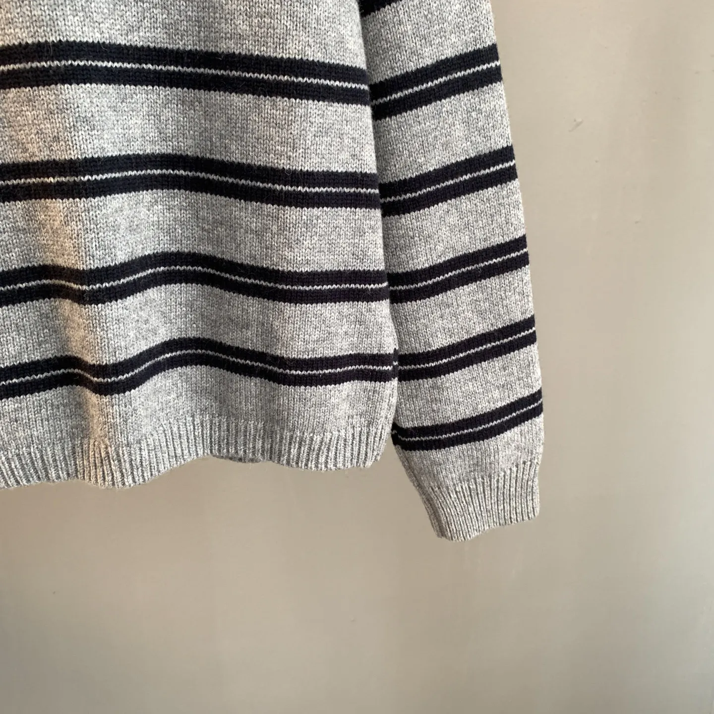Striped Wool-Blend Logo Cardigan D26022888 — view 10