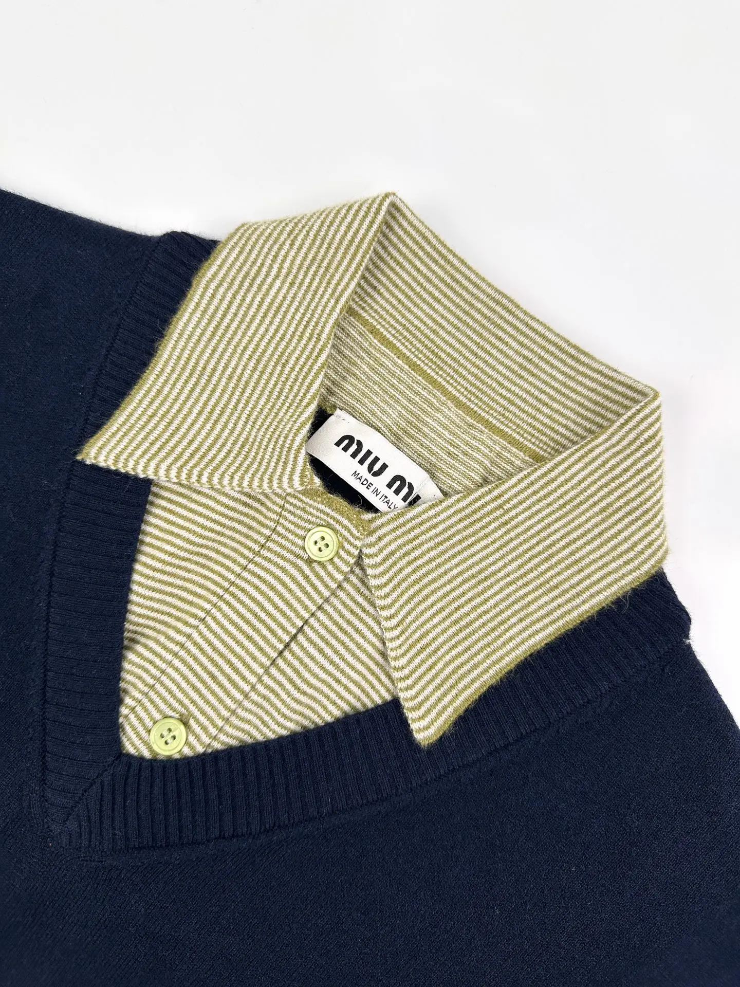 Layered-Effect Cashmere-Wool Blend V-Neck Sweater D26521402 — view 3
