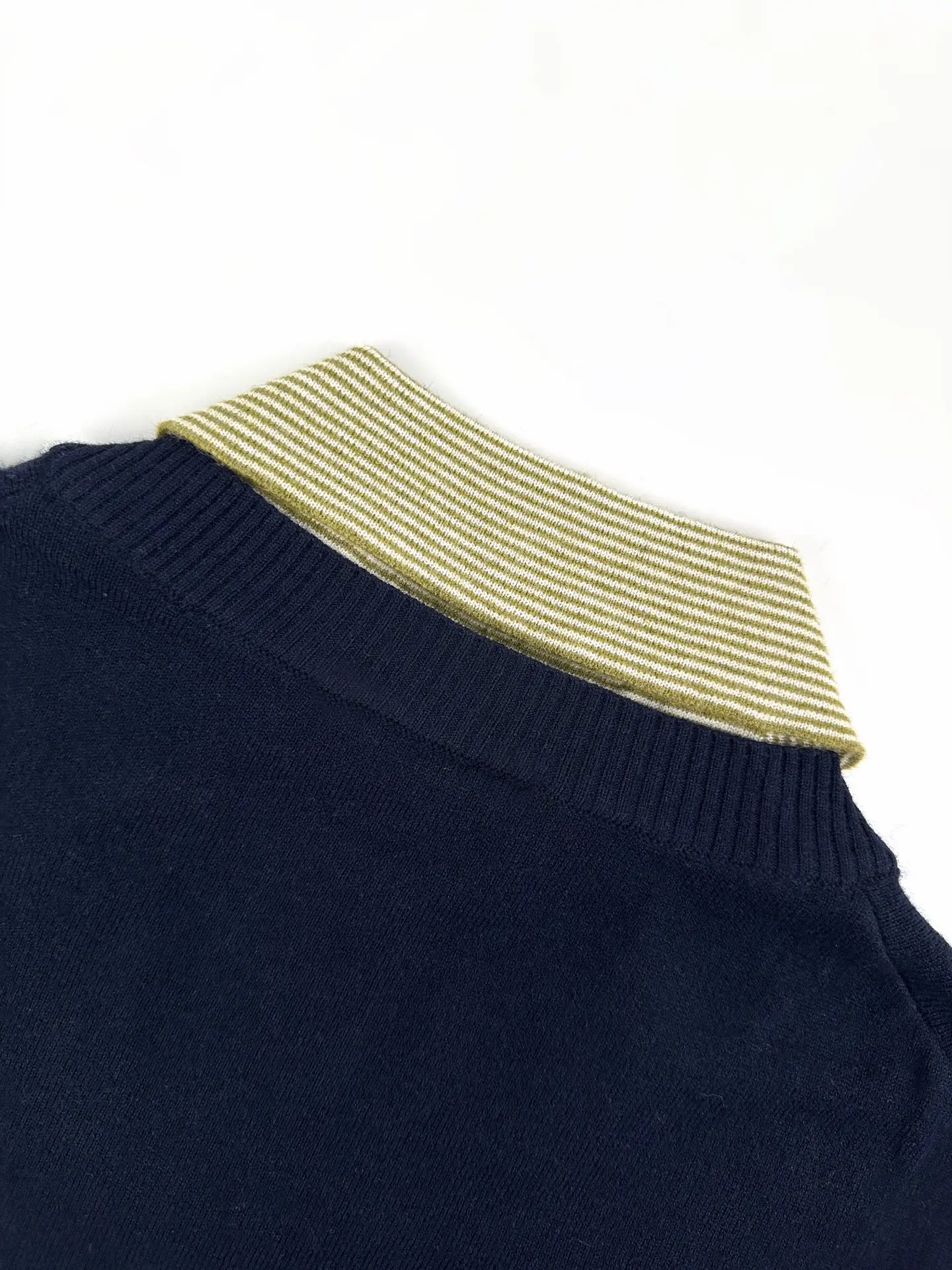 Layered-Effect Cashmere-Wool Blend V-Neck Sweater D26521402 — view 4