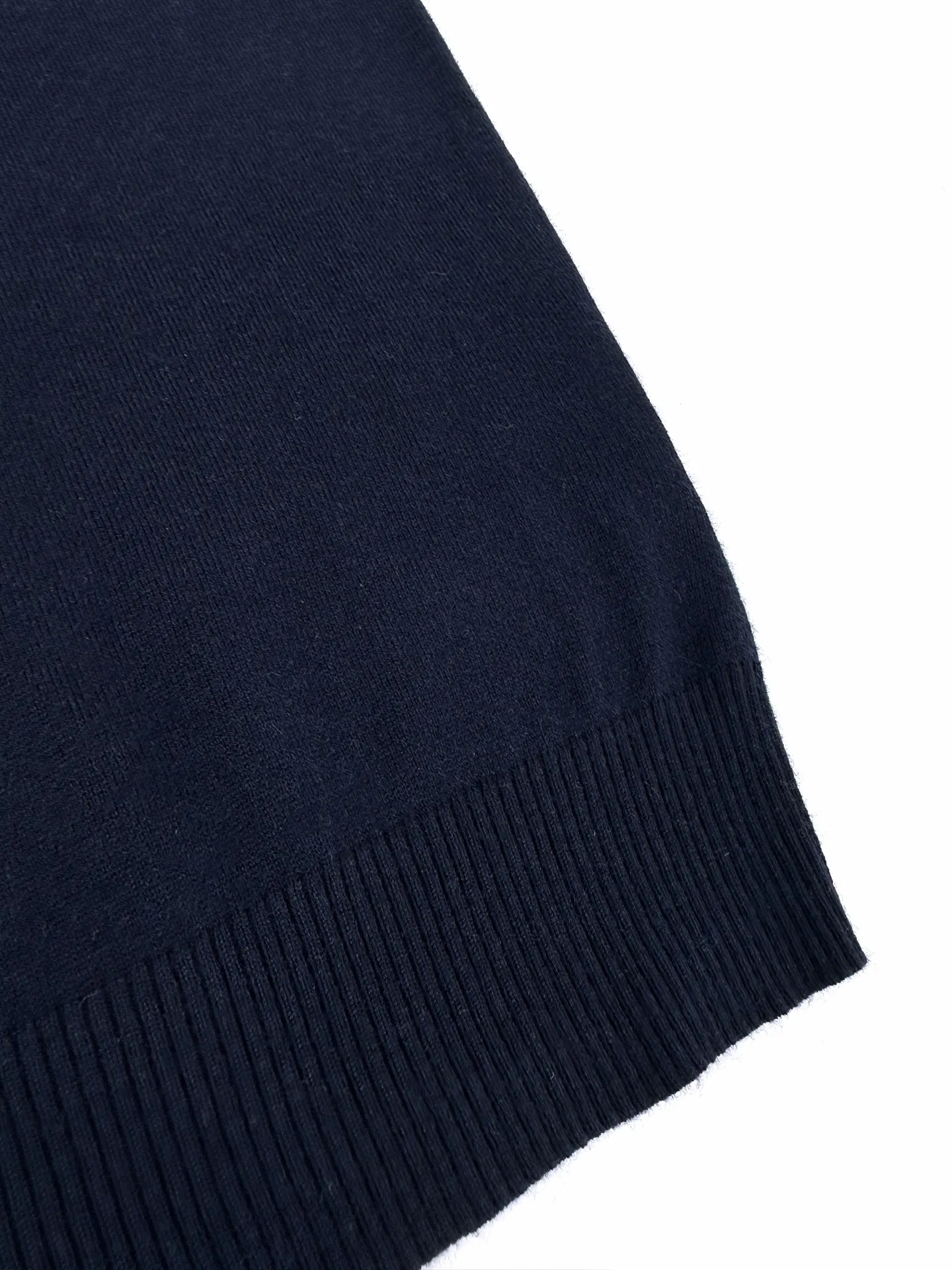 Layered-Effect Cashmere-Wool Blend V-Neck Sweater D26521402 — view 8