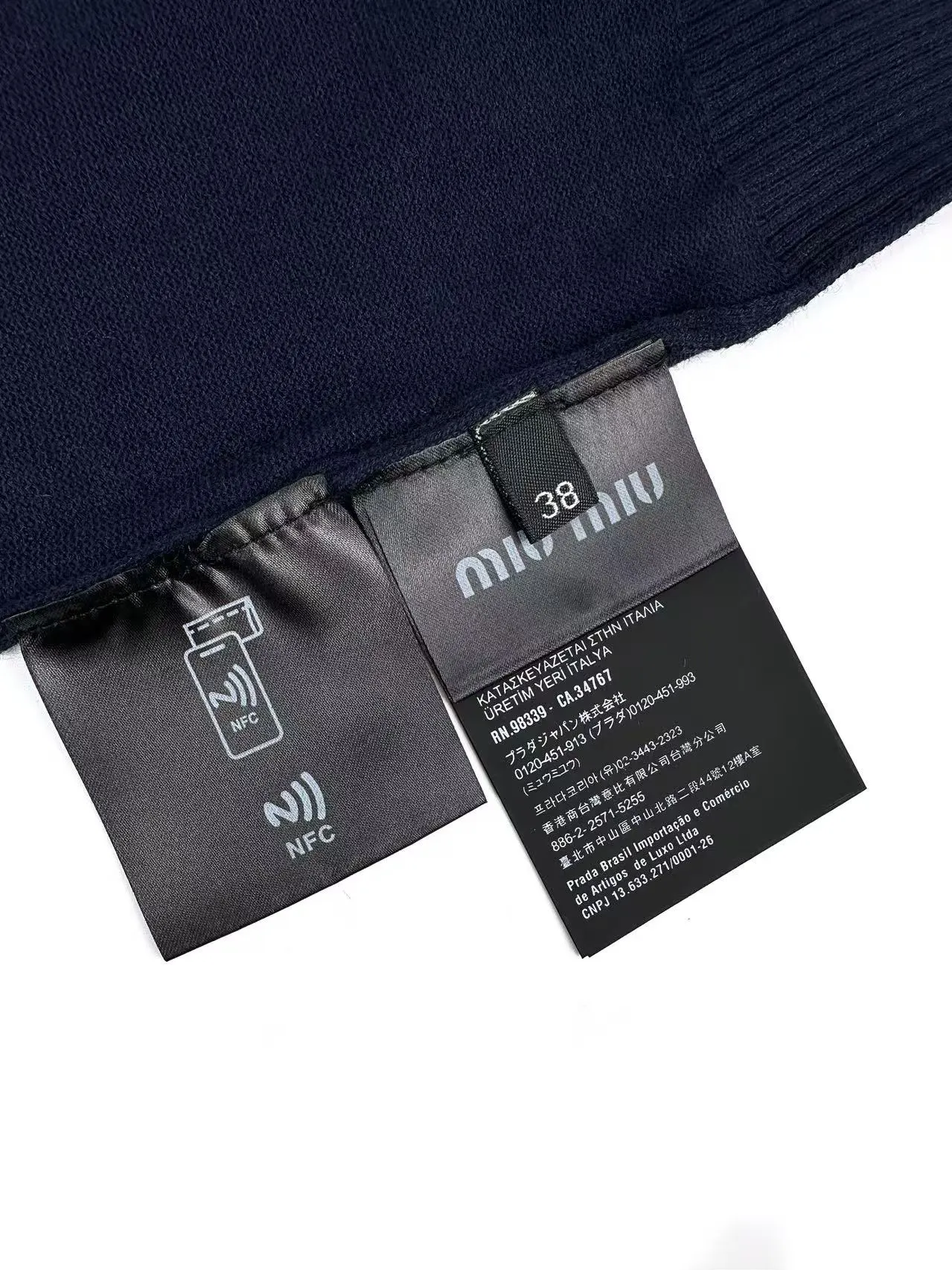 Layered-Effect Cashmere-Wool Blend V-Neck Sweater D26521402 — view 9