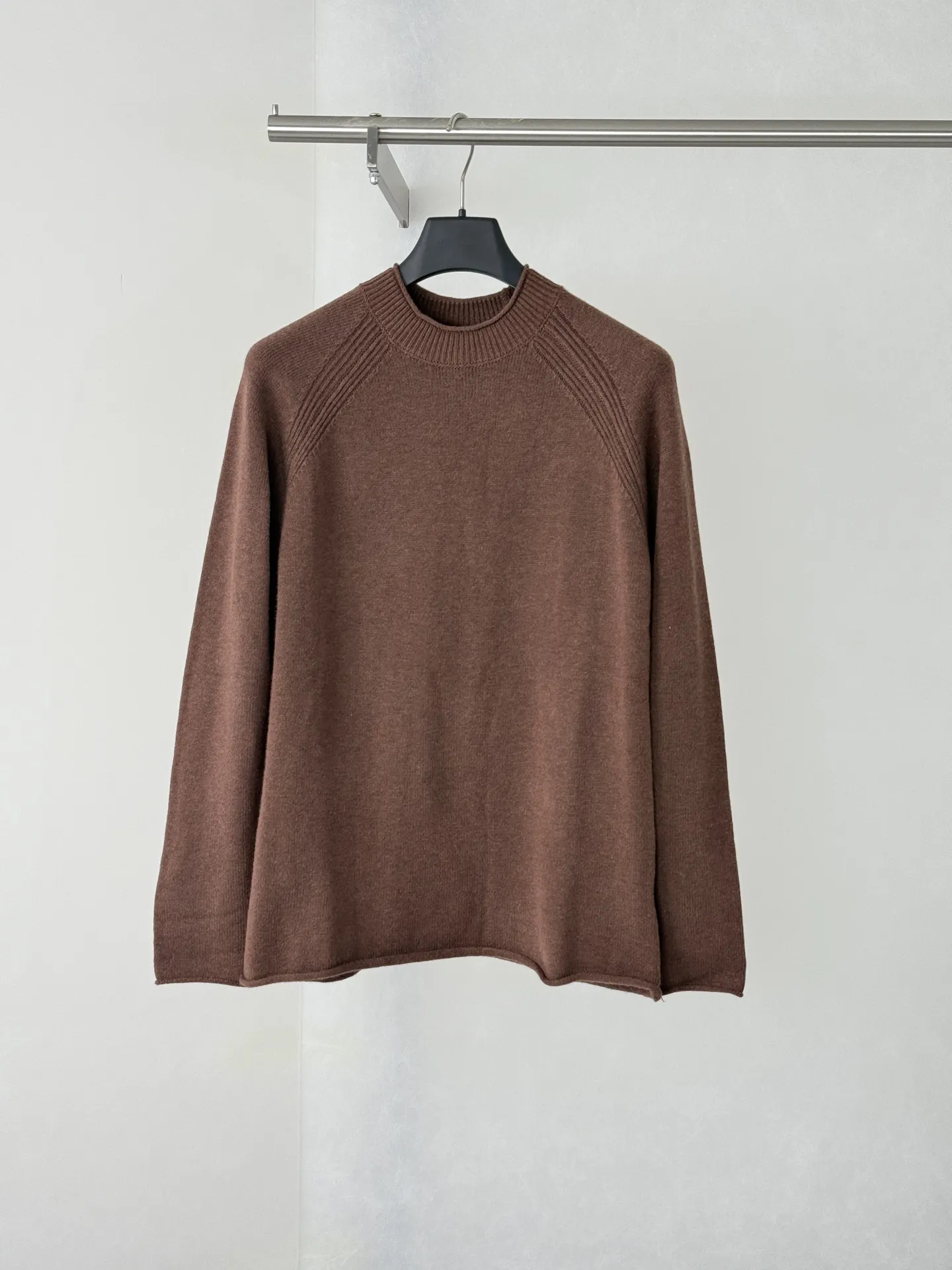 Raglan-Sleeve Ribbed Knit Sweater D26523452