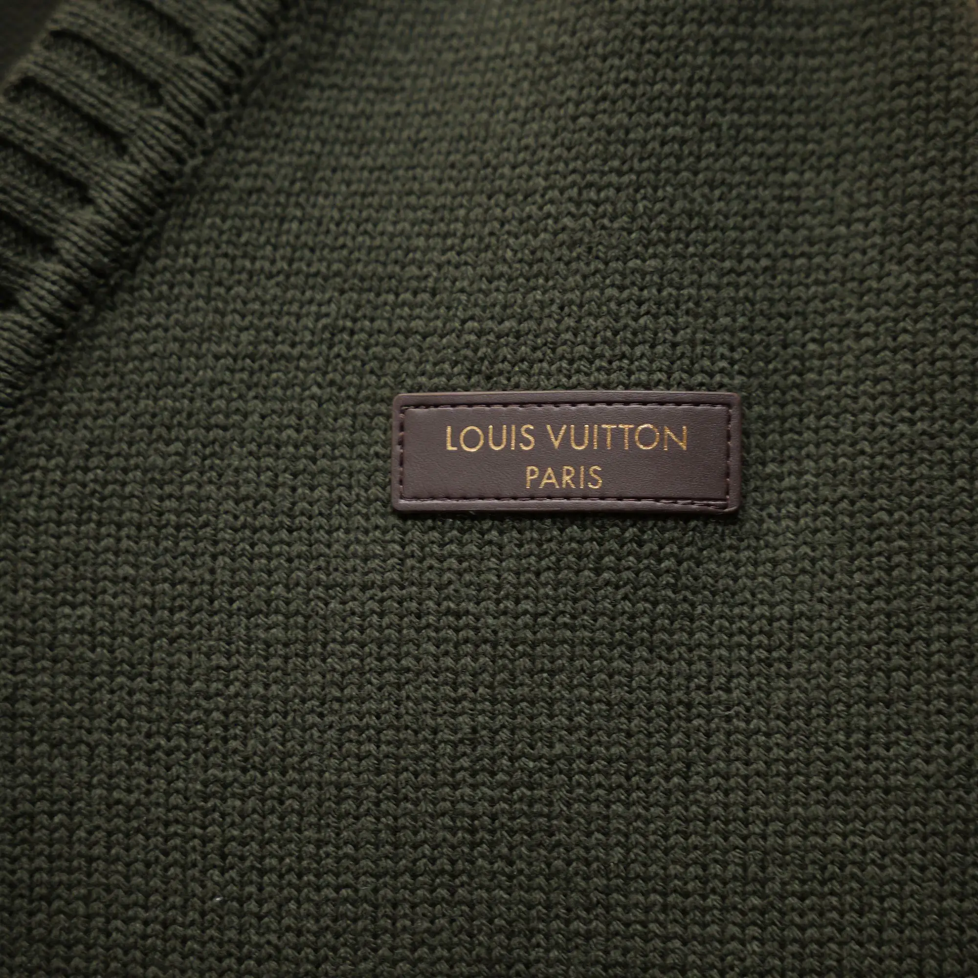 Logo-Patch Wool-Blend V-Neck Cardigan D27021415 — view 4