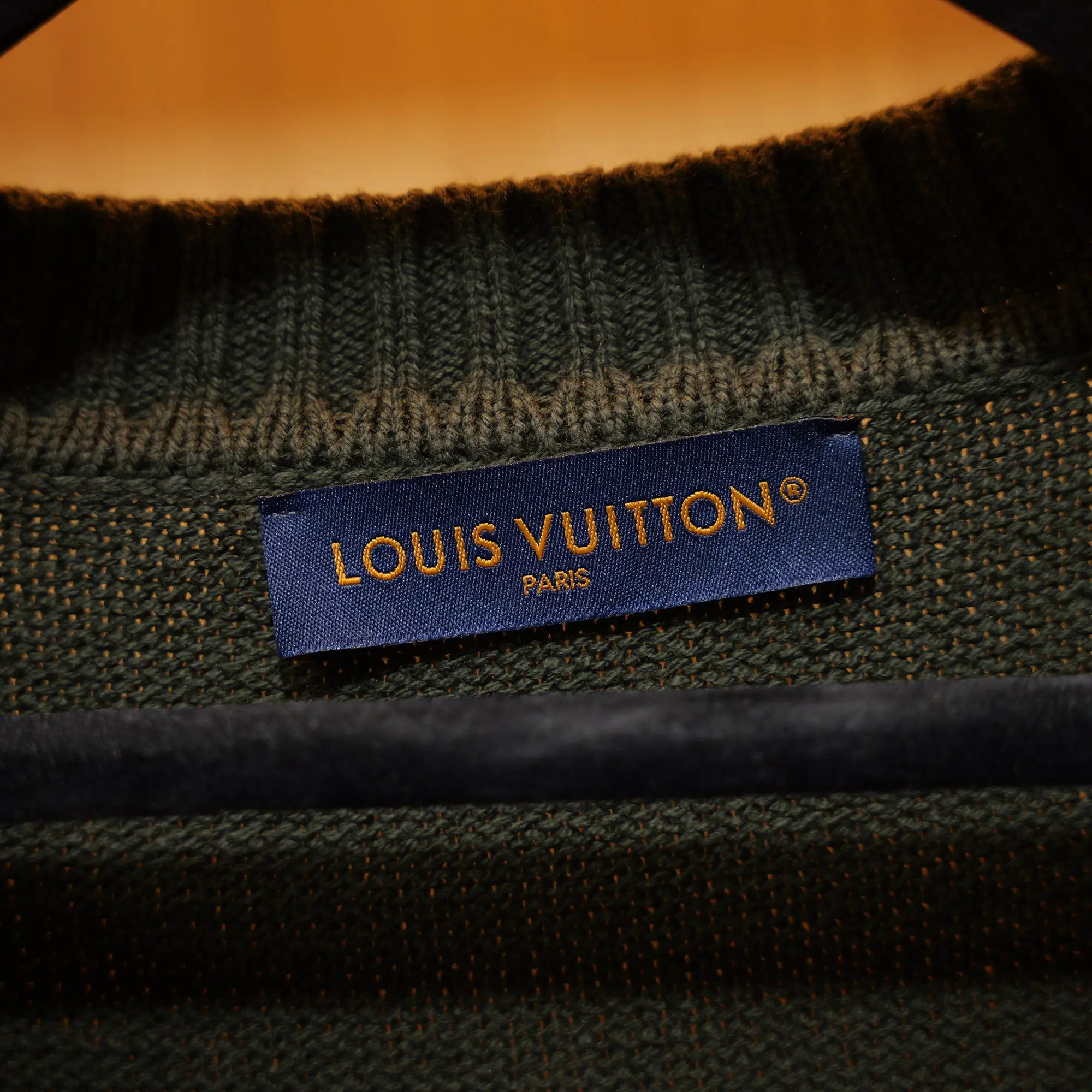 Logo-Patch Wool-Blend V-Neck Cardigan D27021415 — view 8