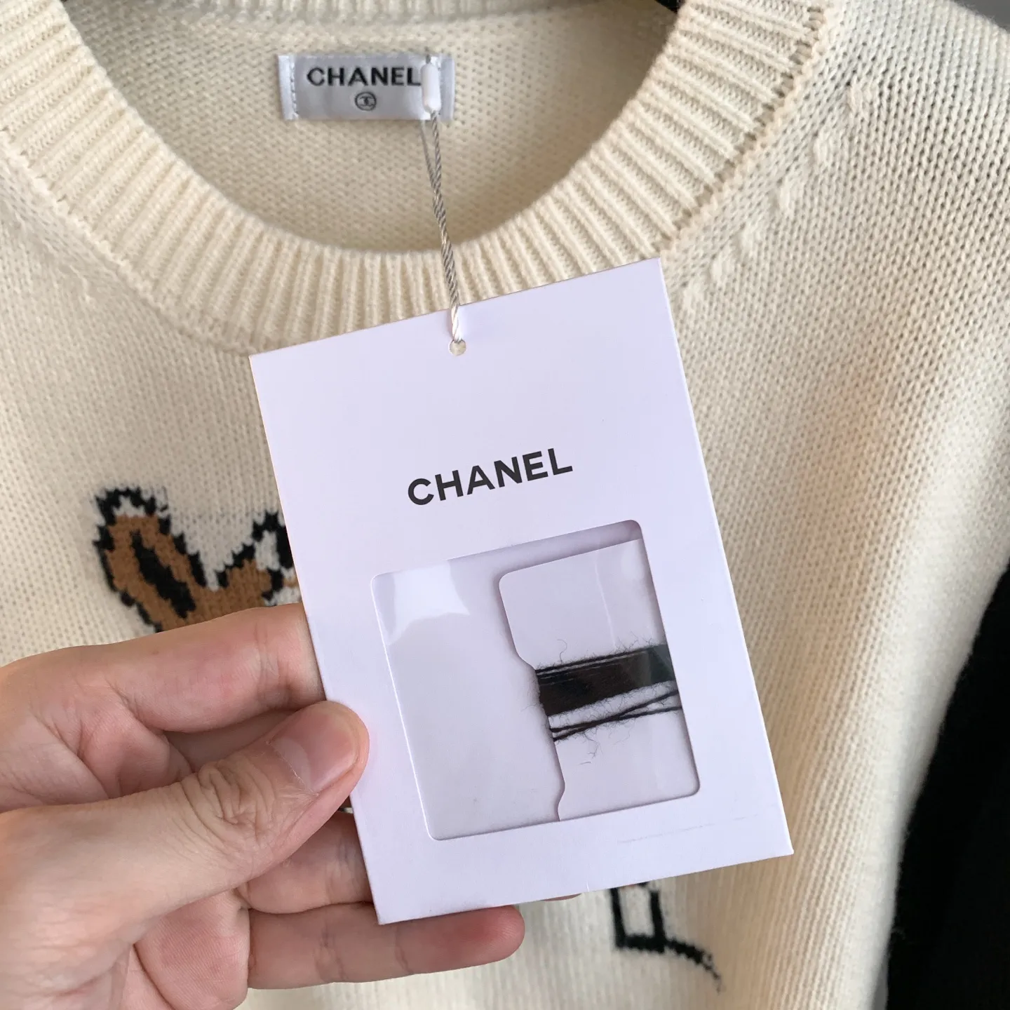 Fawn Intarsia Cashmere Crew-Neck Sweater D27022886 — view 5