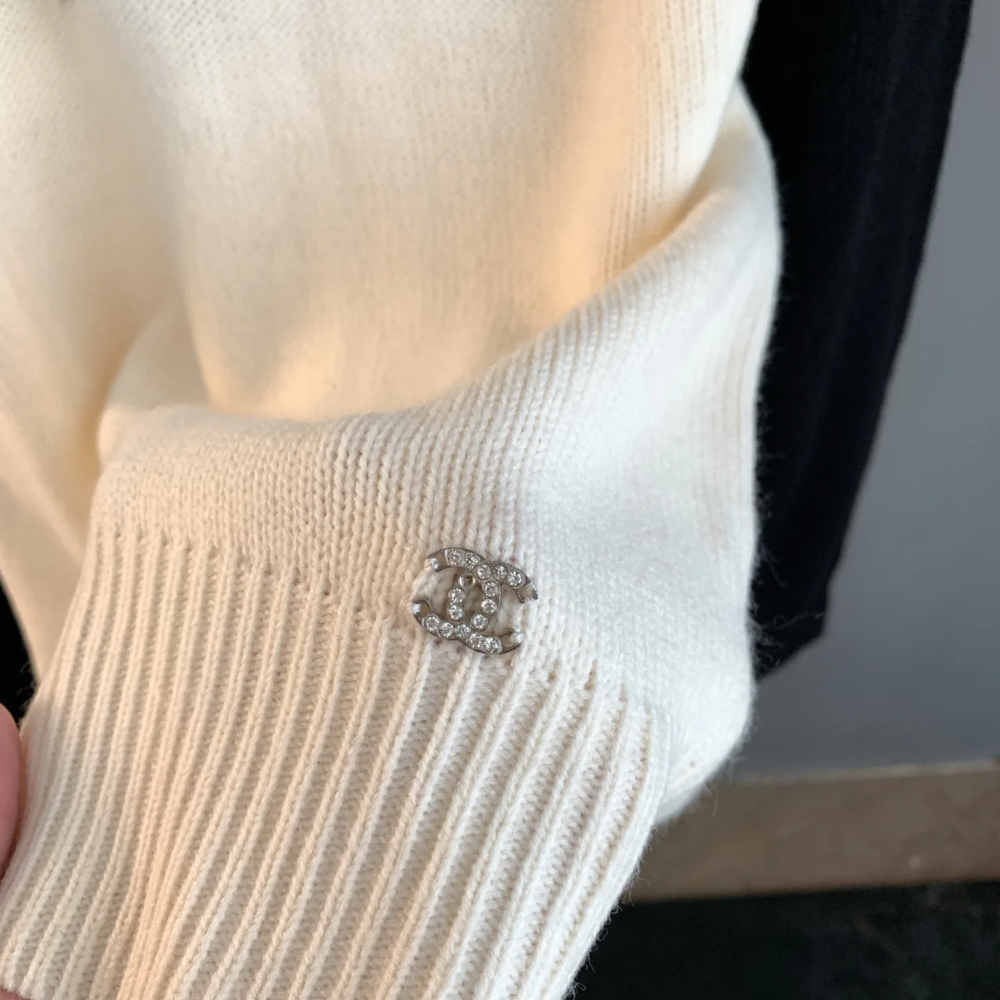 Fawn Intarsia Cashmere Crew-Neck Sweater D27022886 — view 11