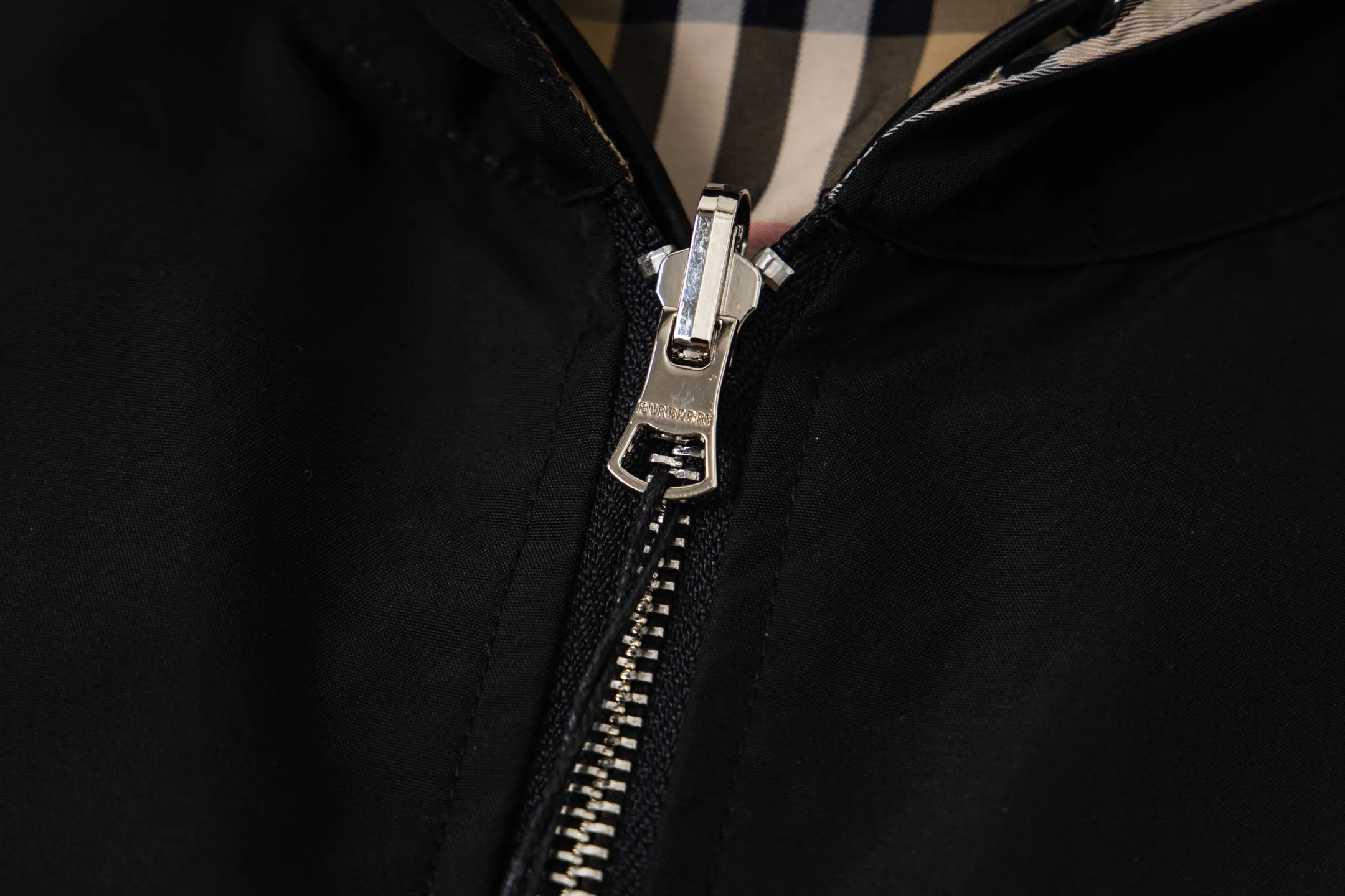 Reversible Check-Lined Hooded Jacket D27522198 — view 9