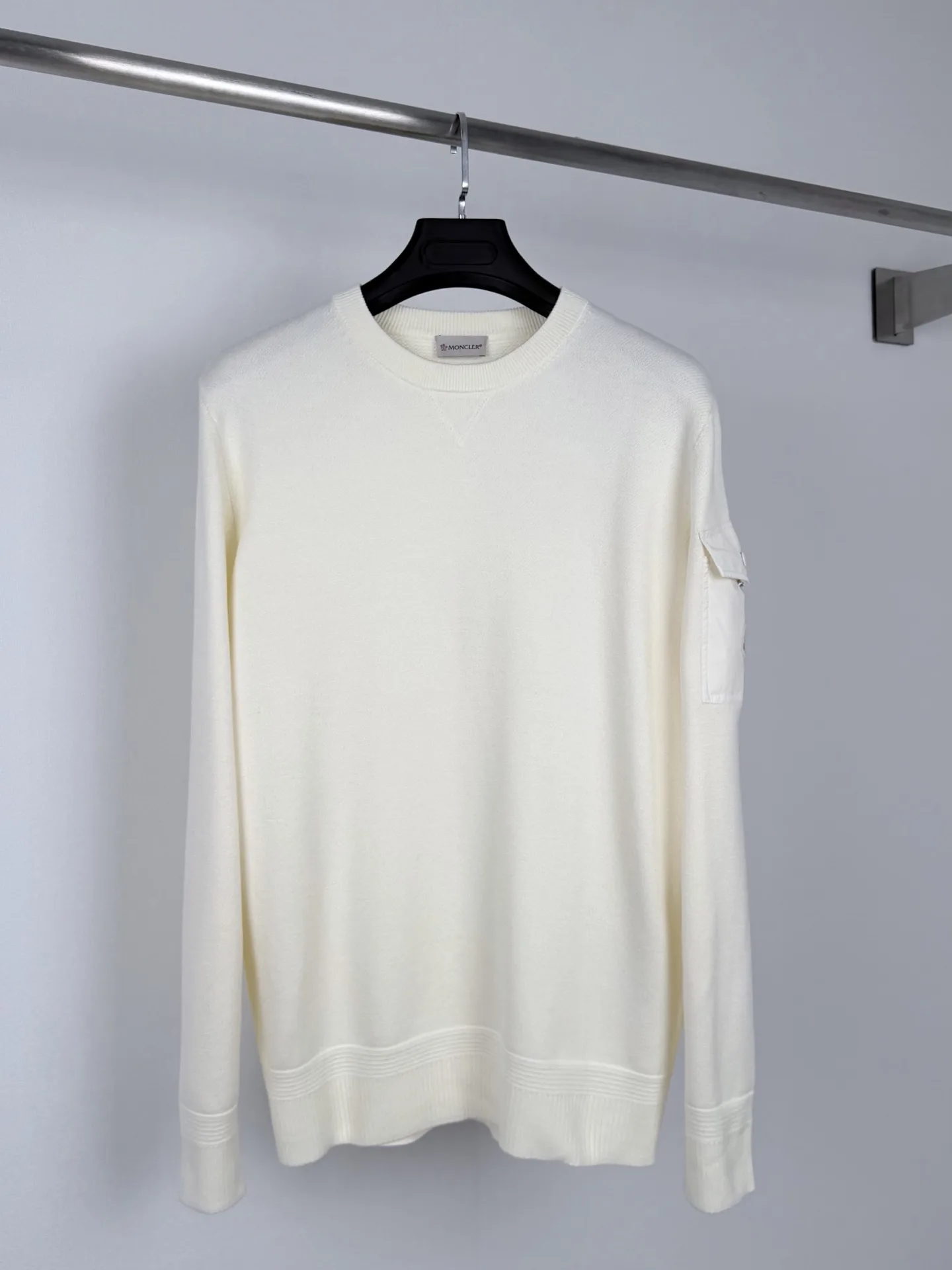 Moncler Pocket-Detail Wool-Blend Sweater D27520024