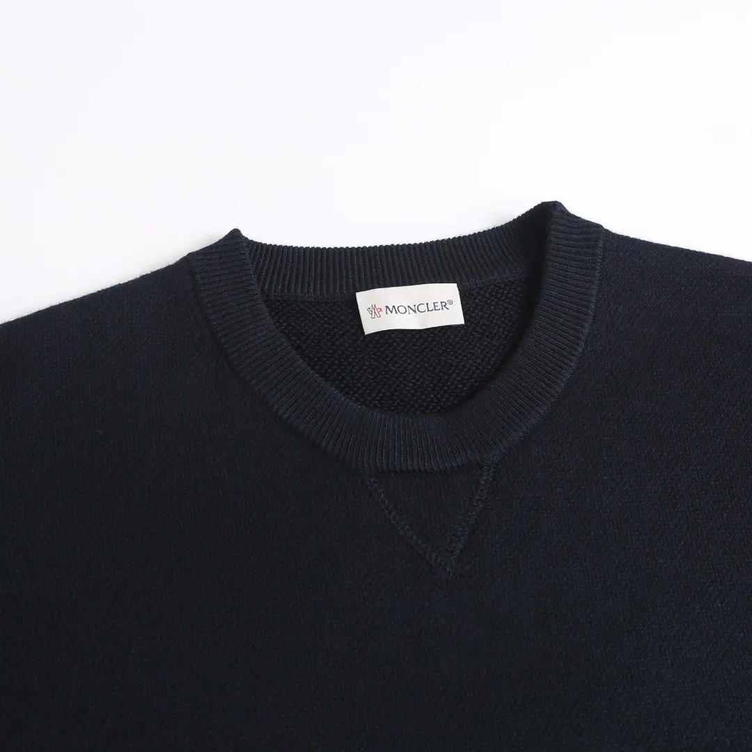 Logo-Patch Wool-Blend Crew-Neck Sweater D27521907 — view 4