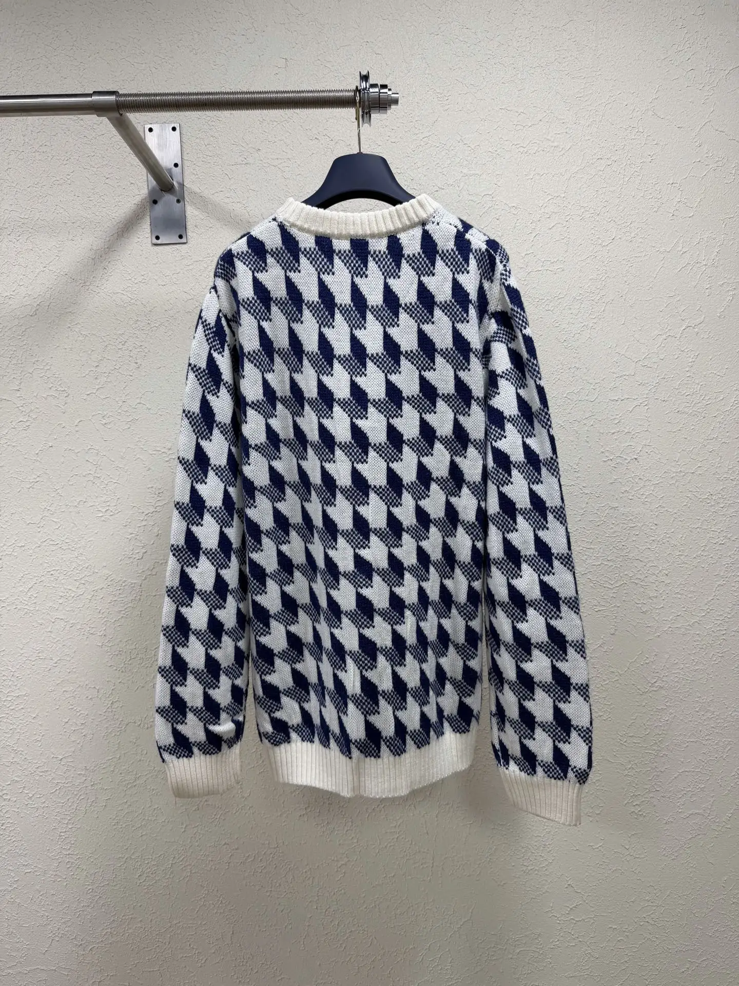 Houndstooth Jacquard Wool Crew-Neck Sweater D28021883 — view 2