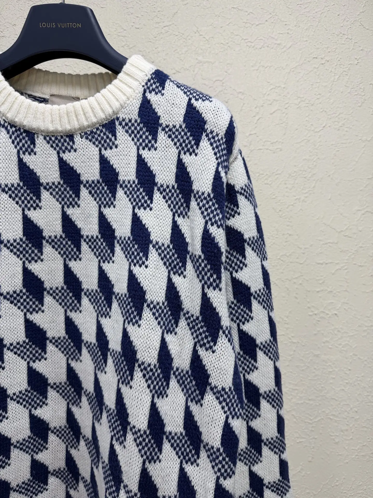 Houndstooth Jacquard Wool Crew-Neck Sweater D28021883 — view 3