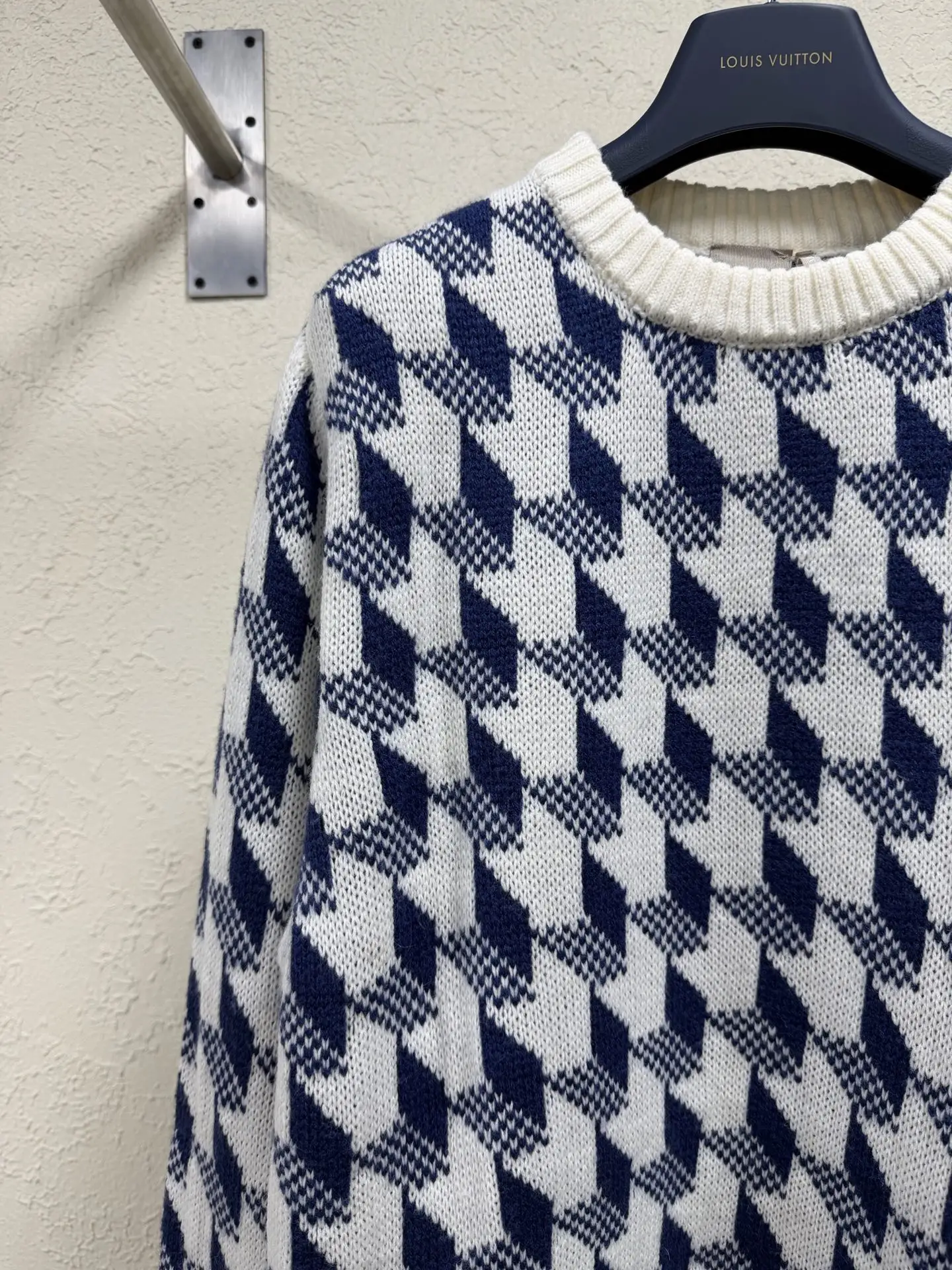 Houndstooth Jacquard Wool Crew-Neck Sweater D28021883 — view 4