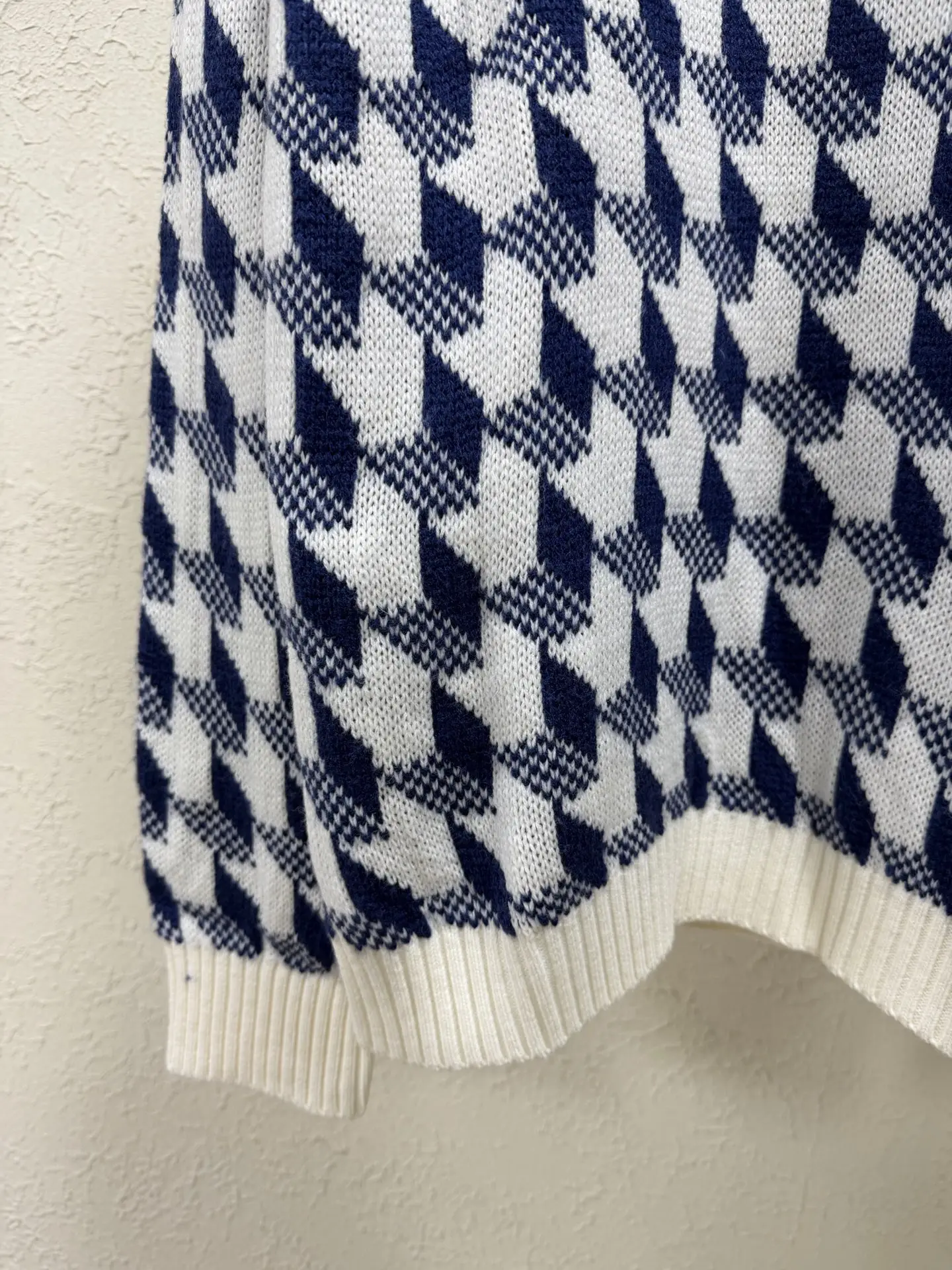 Houndstooth Jacquard Wool Crew-Neck Sweater D28021883 — view 6