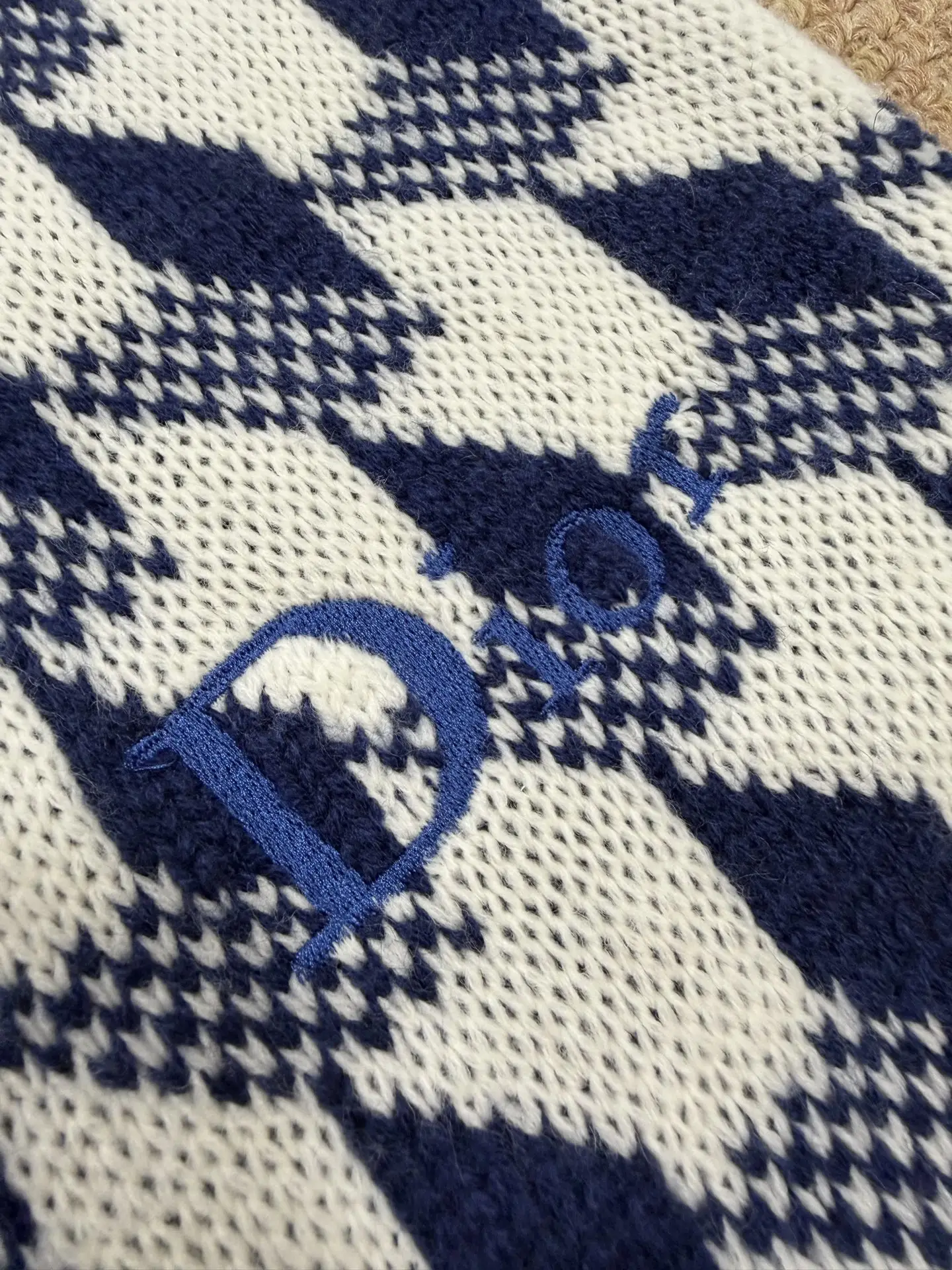 Houndstooth Jacquard Wool Crew-Neck Sweater D28021883 — view 7