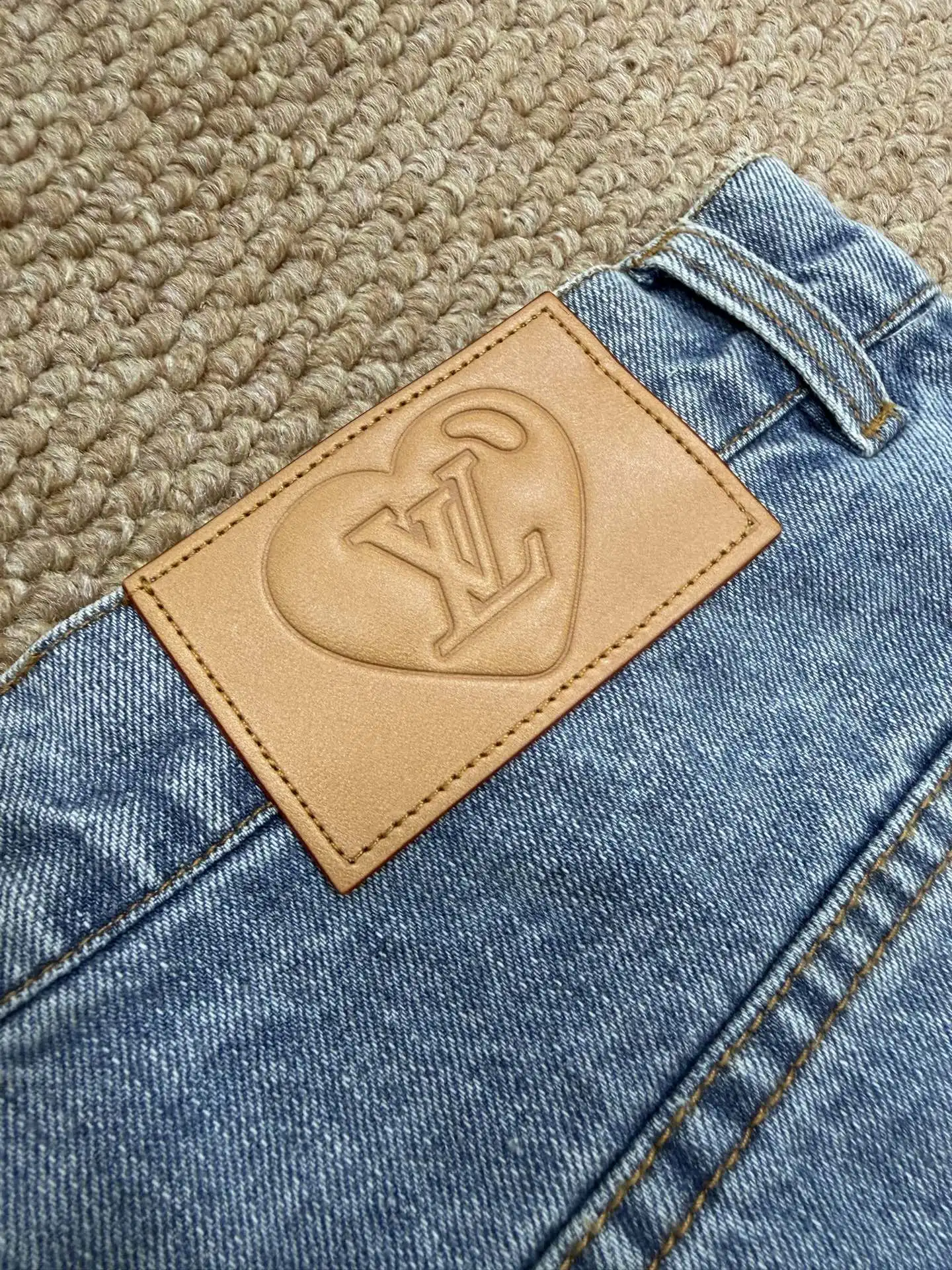 Embellished Straight-Leg Denim Jeans D29021882 — view 5