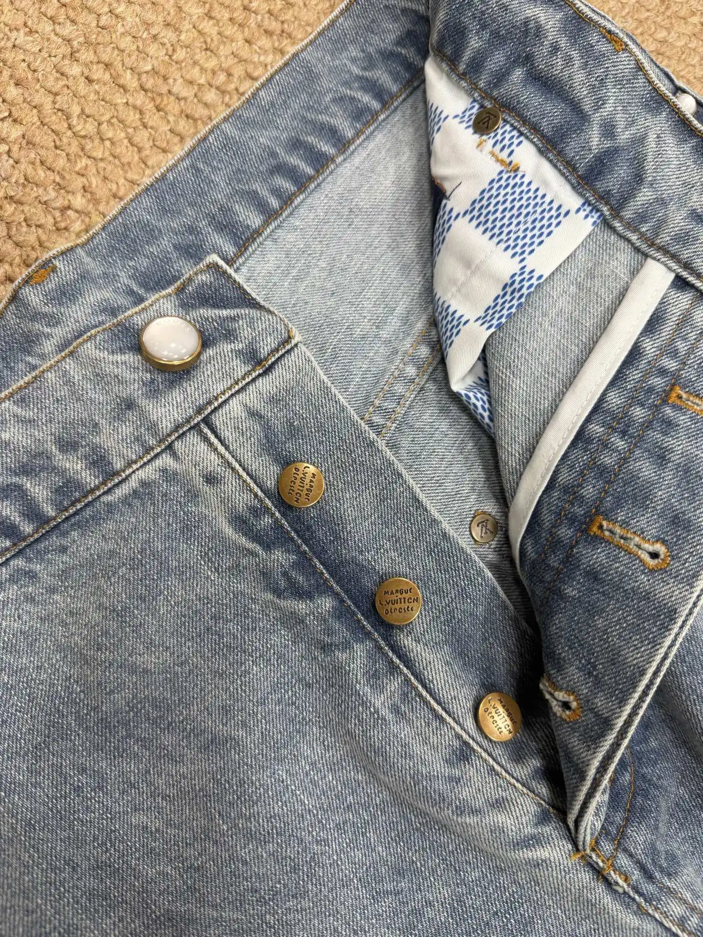 Embellished Straight-Leg Denim Jeans D29021882 — view 7