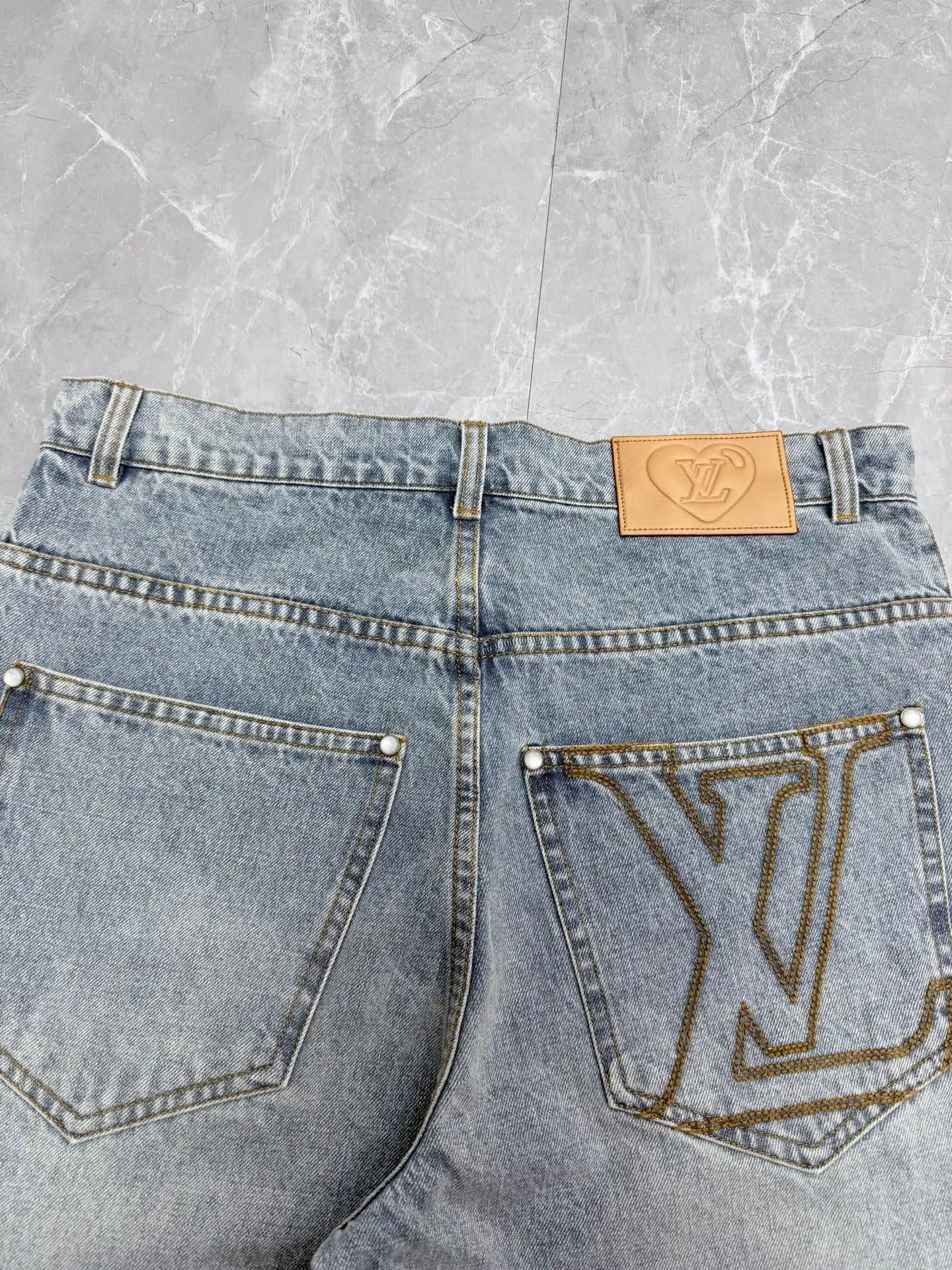 Embellished Straight-Leg Denim Jeans D29022039 — view 8